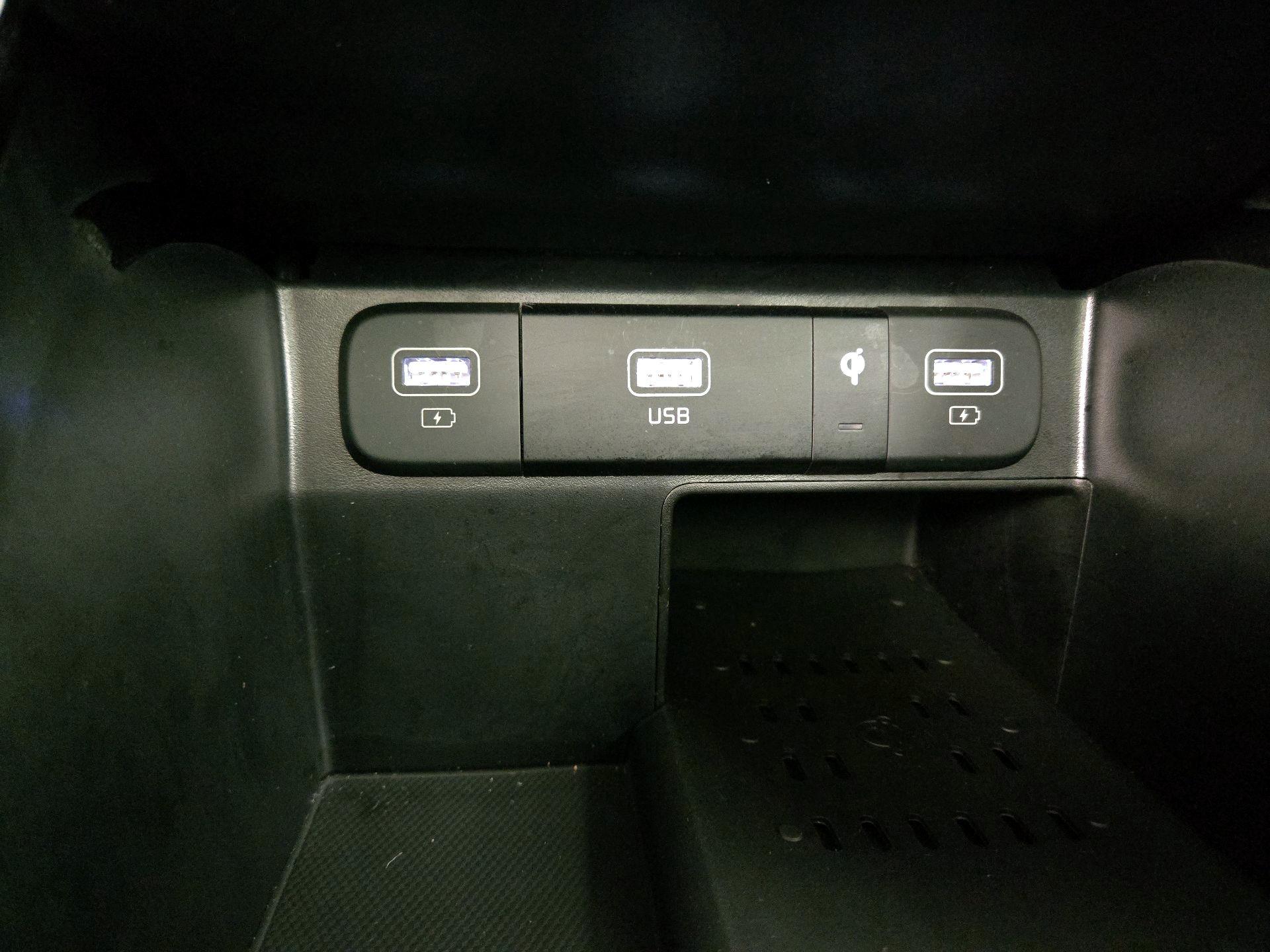 Thumbnail: 2023 Kia Sorento - 19