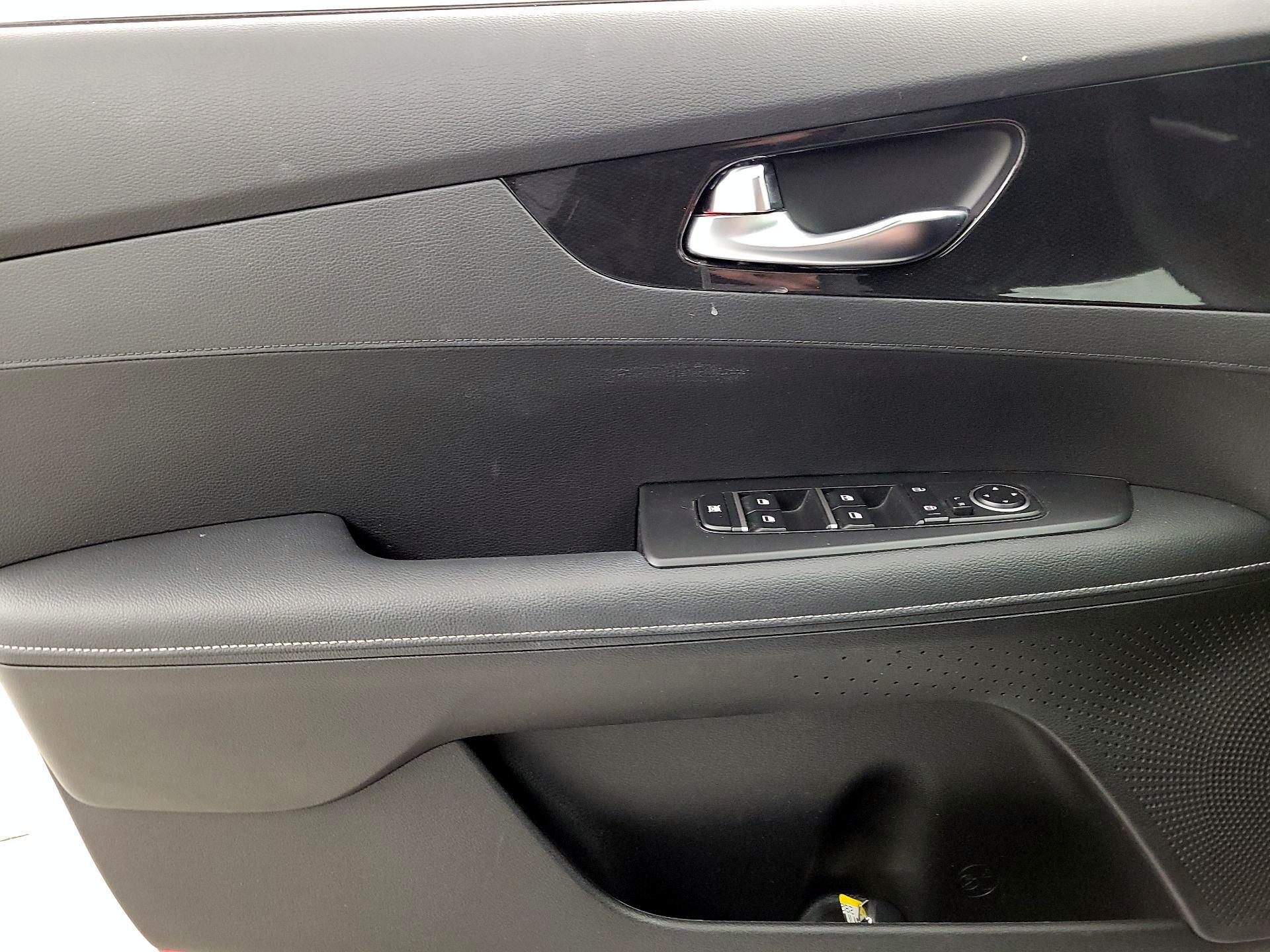 Thumbnail: 2023 Kia Forte - 12