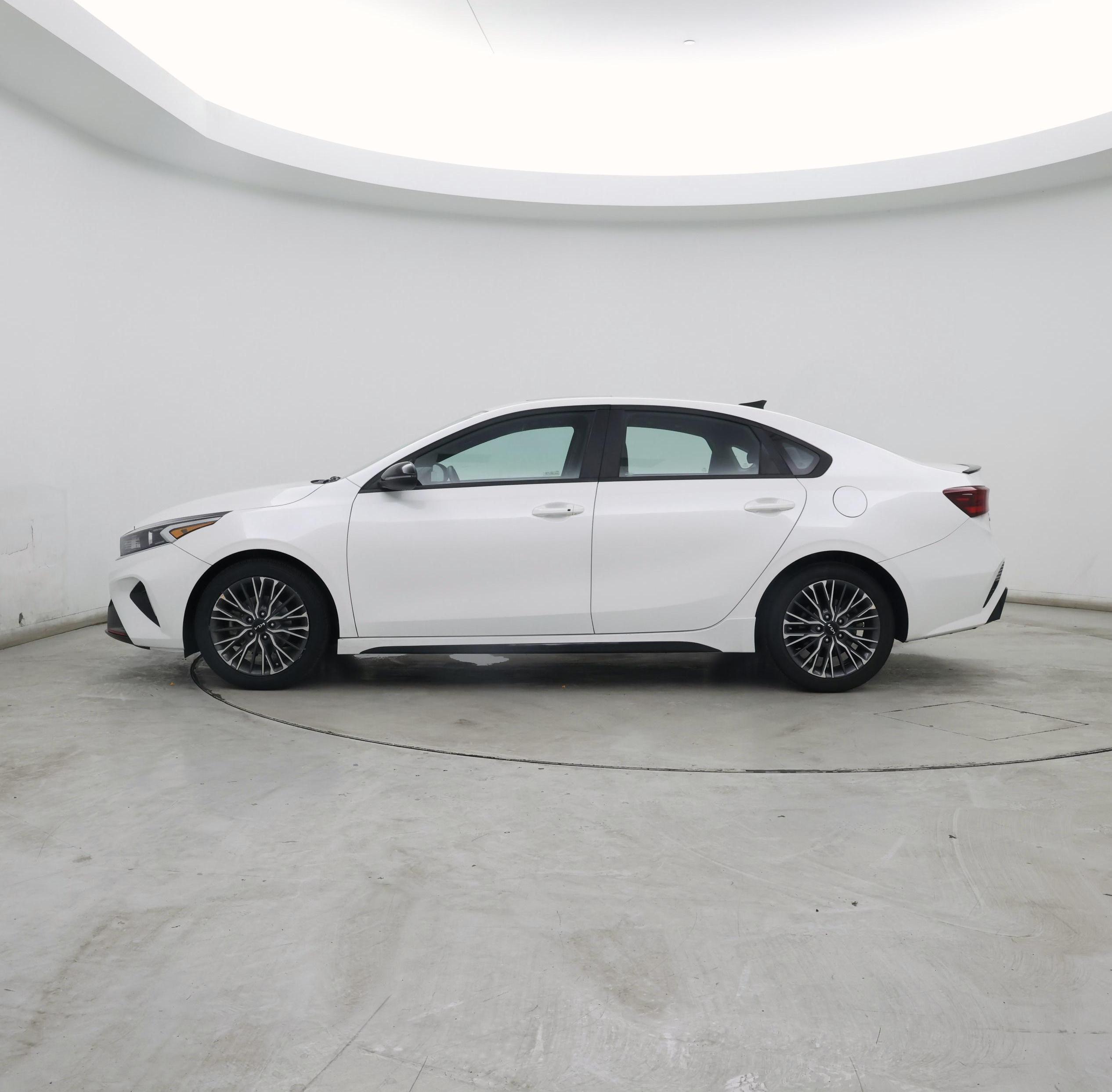 Thumbnail: 2023 Kia Forte - 3