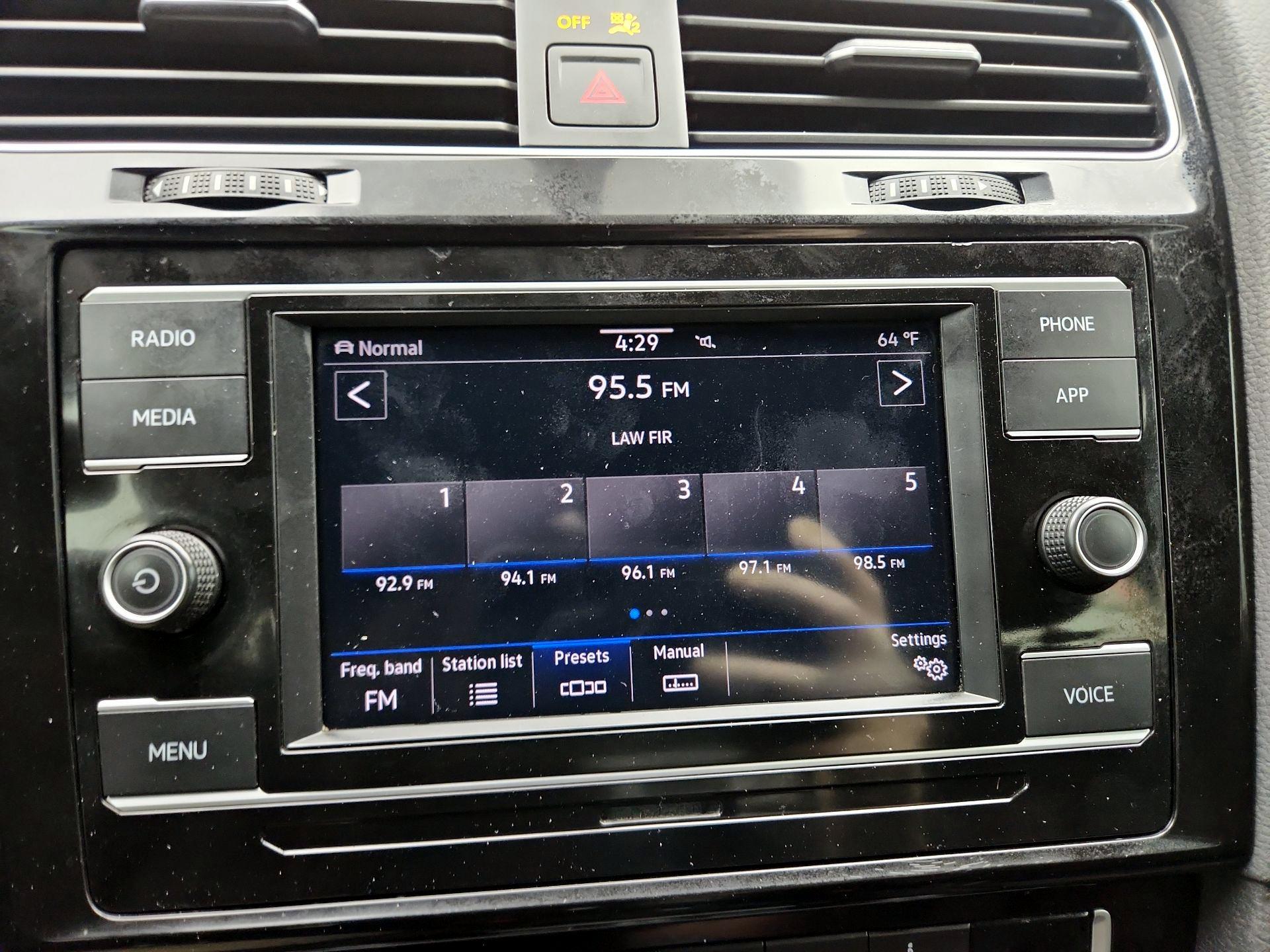 Thumbnail: 2021 Volkswagen Golf - 15