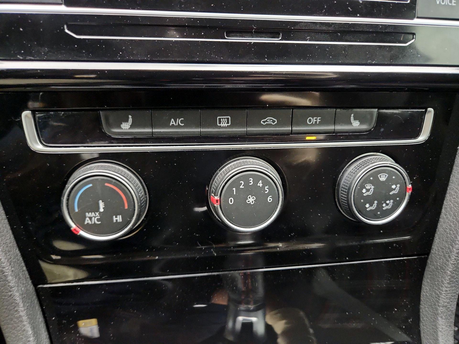 Thumbnail: 2021 Volkswagen Golf - 16