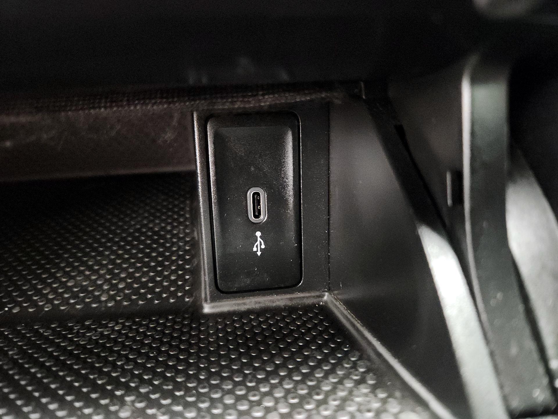 Thumbnail: 2021 Volkswagen Golf - 18