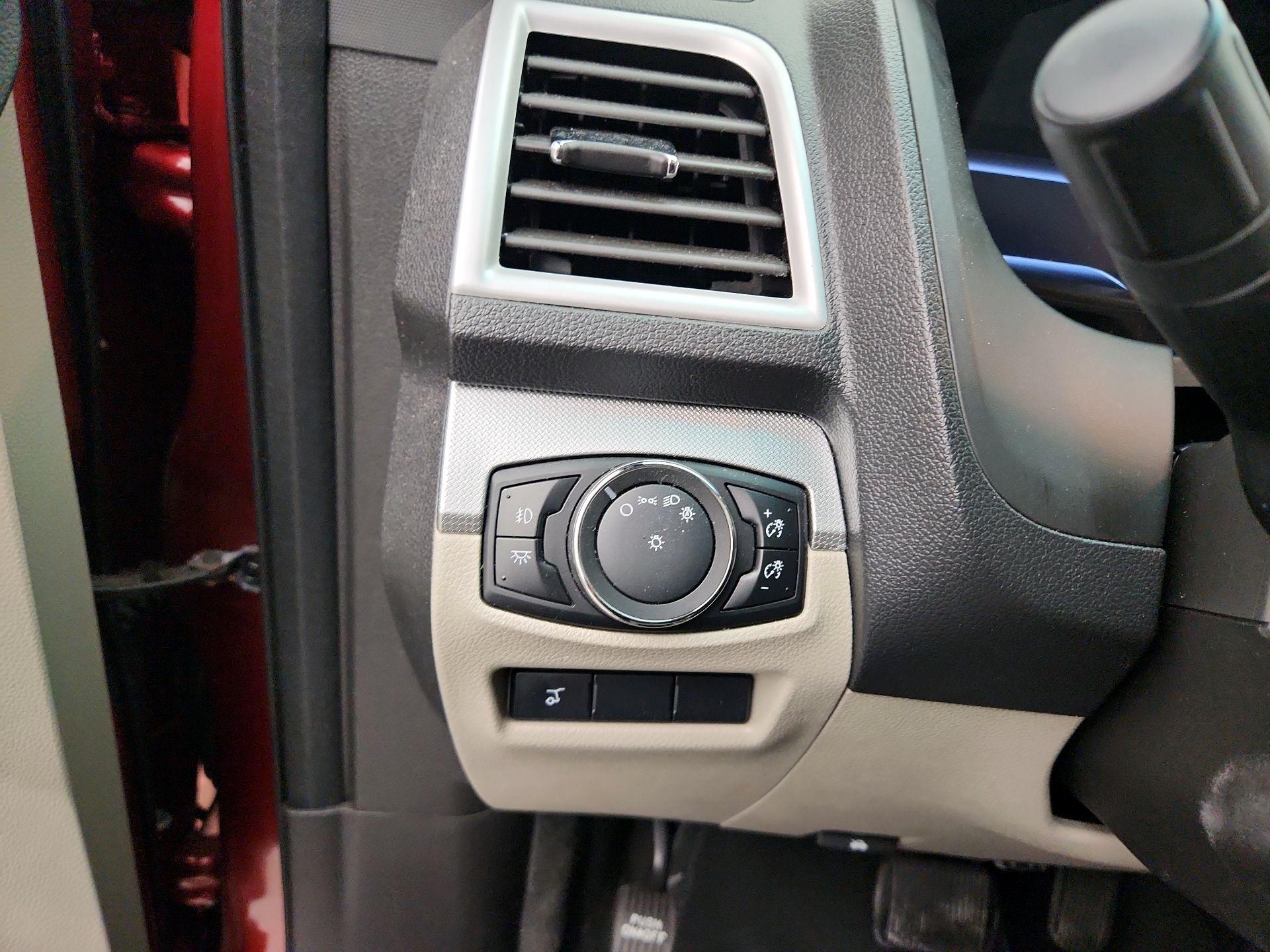 Thumbnail: 2015 Ford Explorer - 13