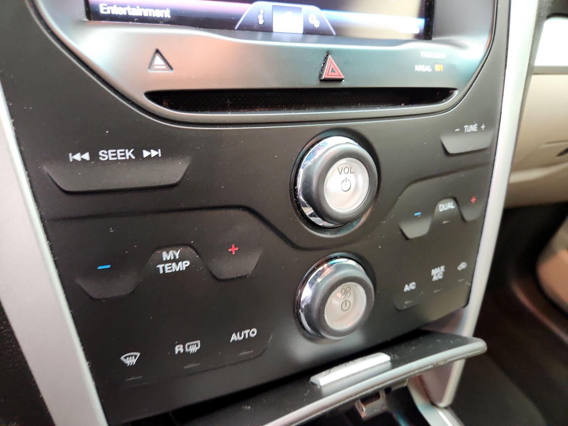 Thumbnail: 2015 Ford Explorer - 16