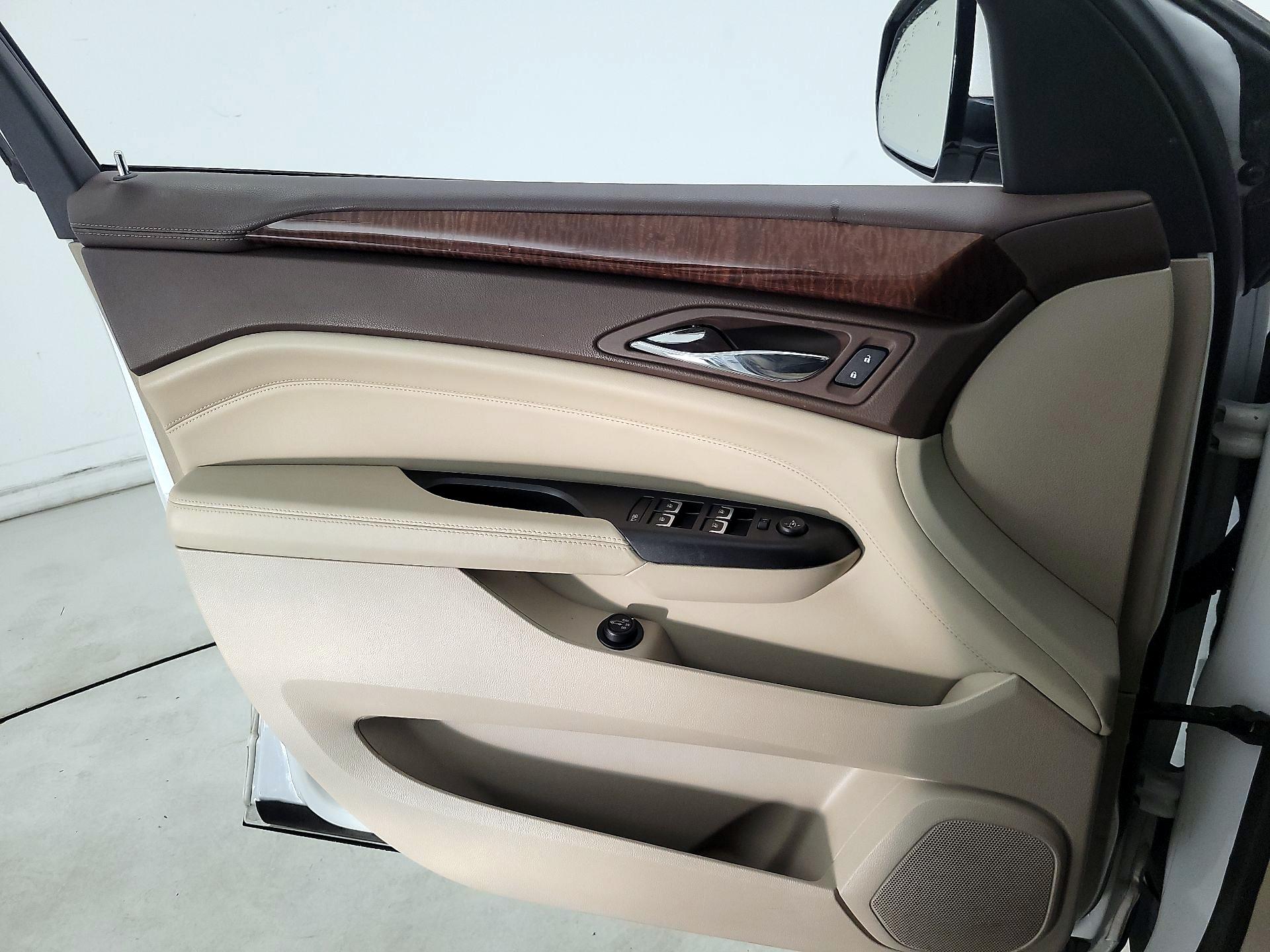 Thumbnail: 2016 Cadillac SRX - 12