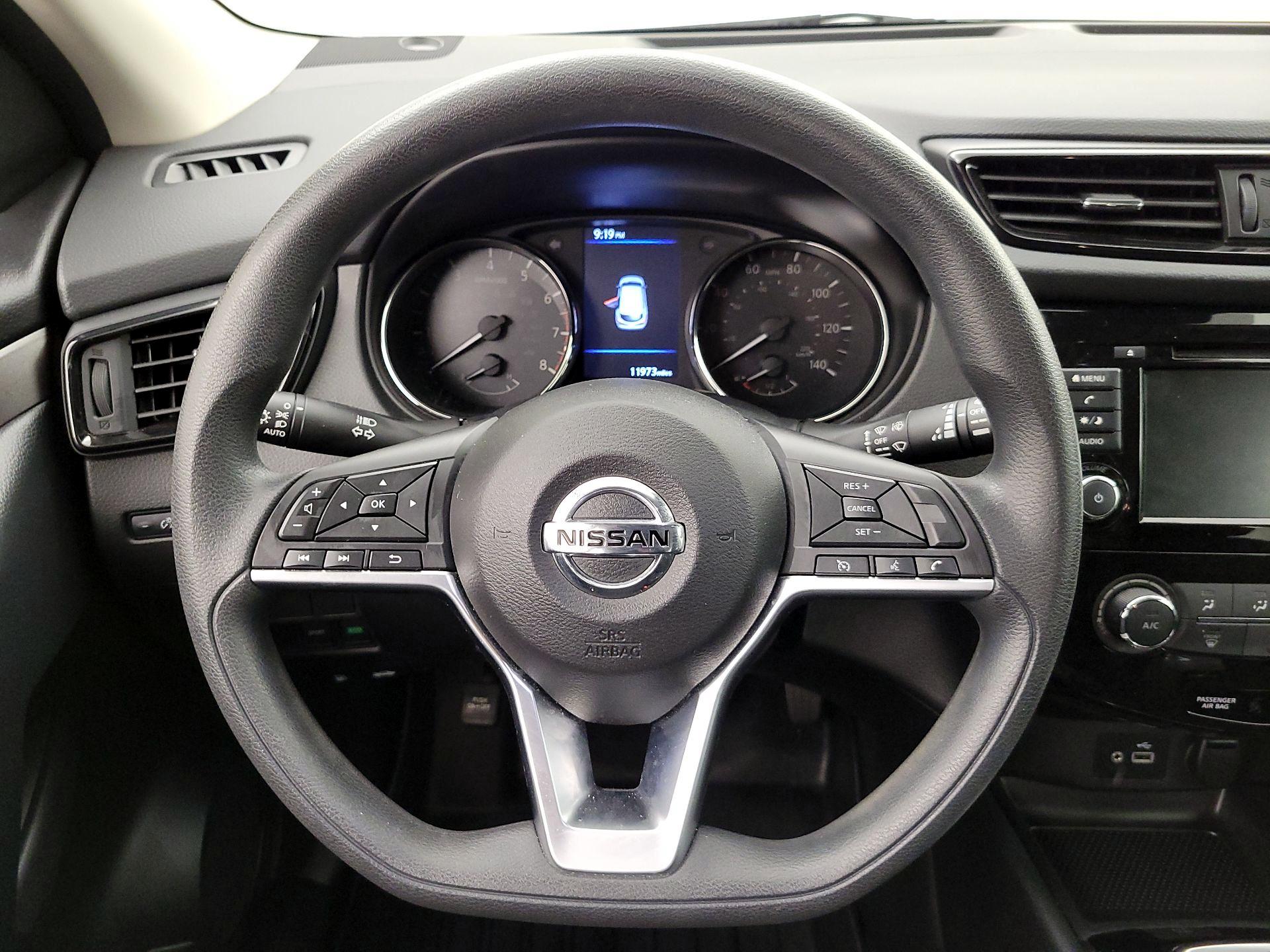 Thumbnail: 2020 Nissan Rogue Sport - 10