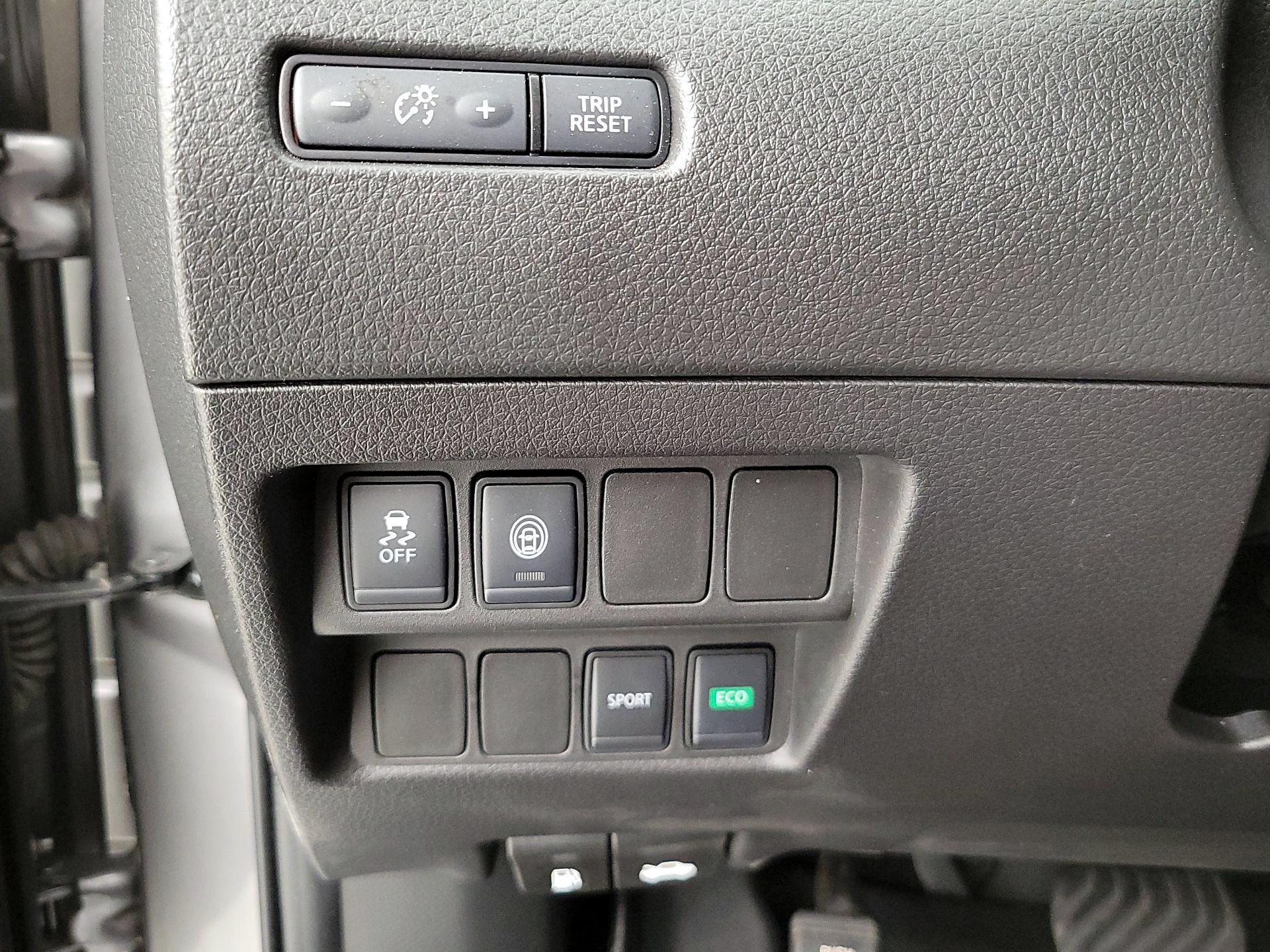 Thumbnail: 2020 Nissan Rogue Sport - 13