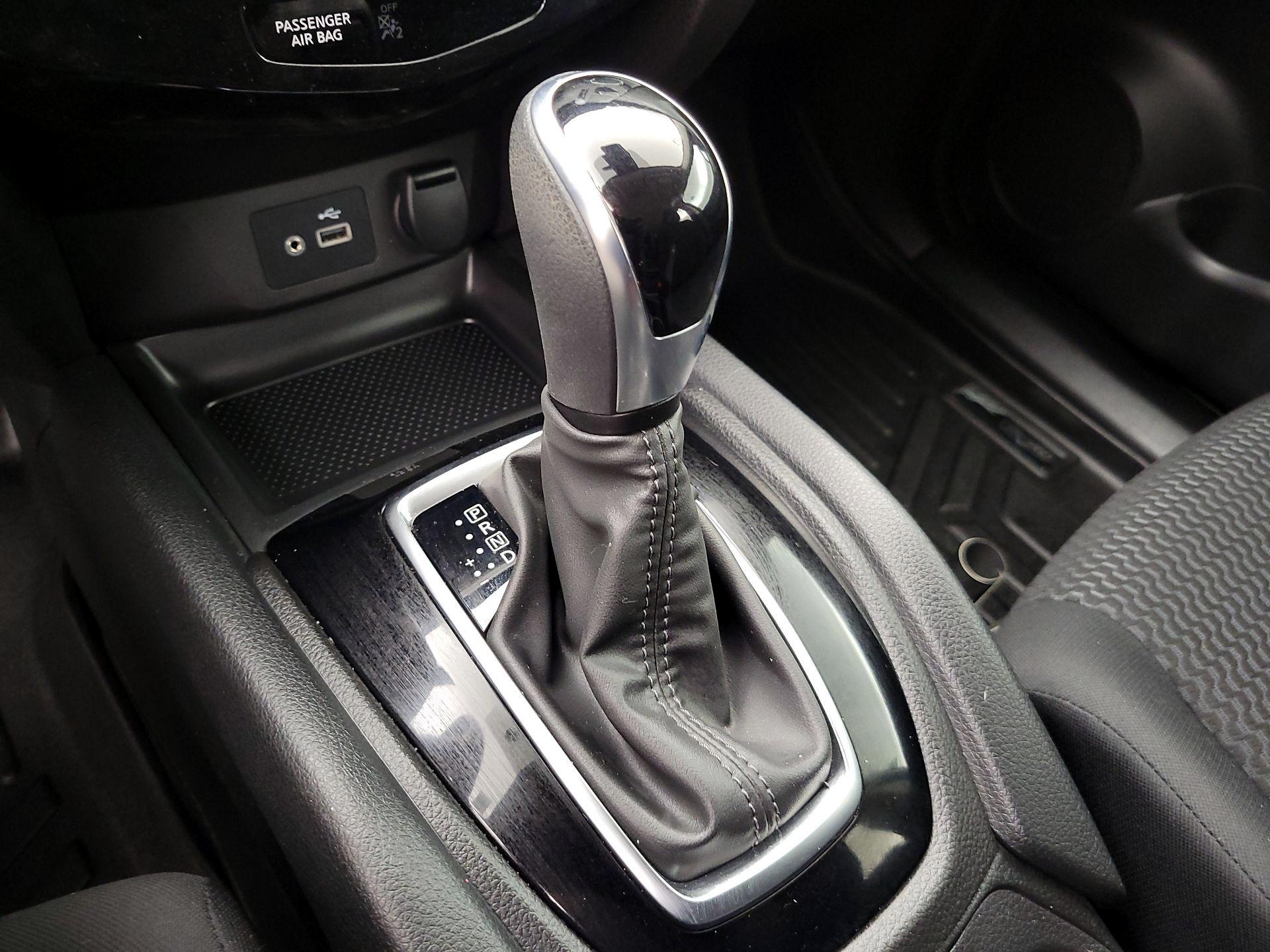 Thumbnail: 2020 Nissan Rogue Sport - 17