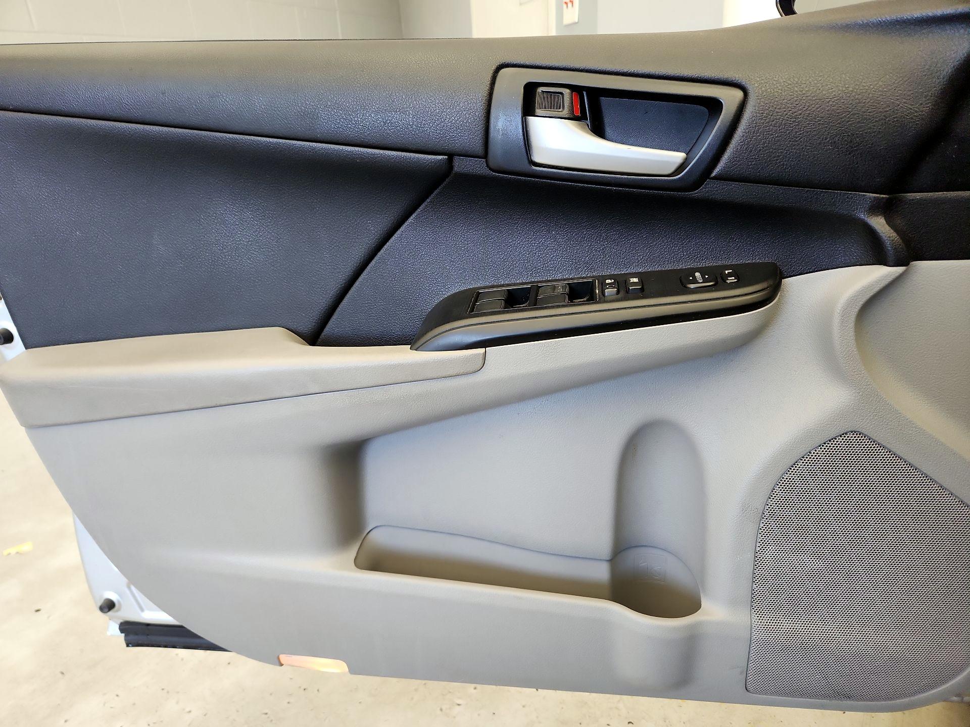 Thumbnail: 2014 Toyota Camry - 12