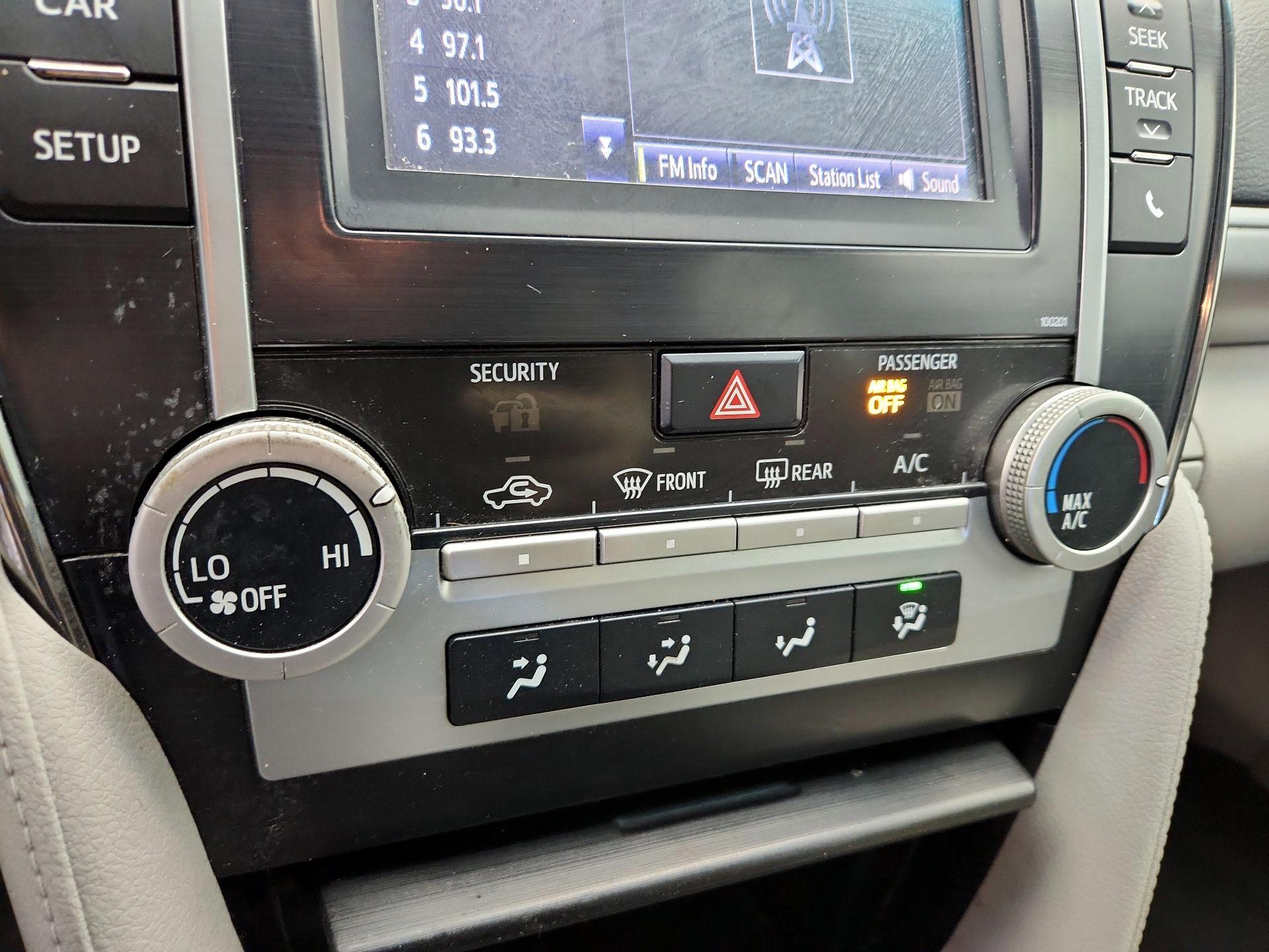 Thumbnail: 2014 Toyota Camry - 16