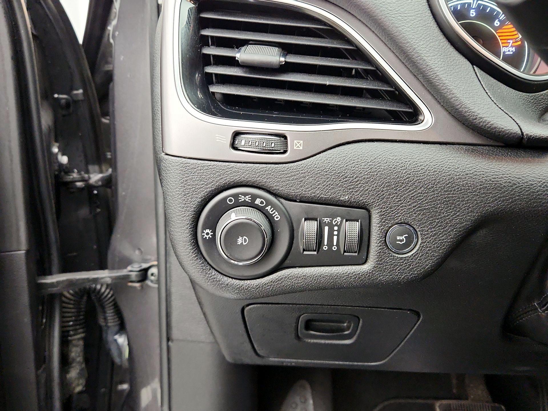 Thumbnail: 2019 Jeep Cherokee - 13