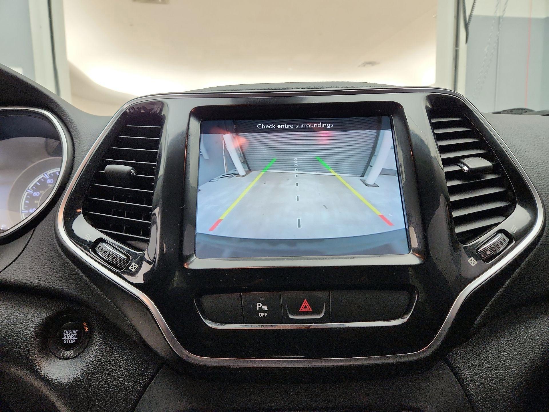 Thumbnail: 2019 Jeep Cherokee - 14