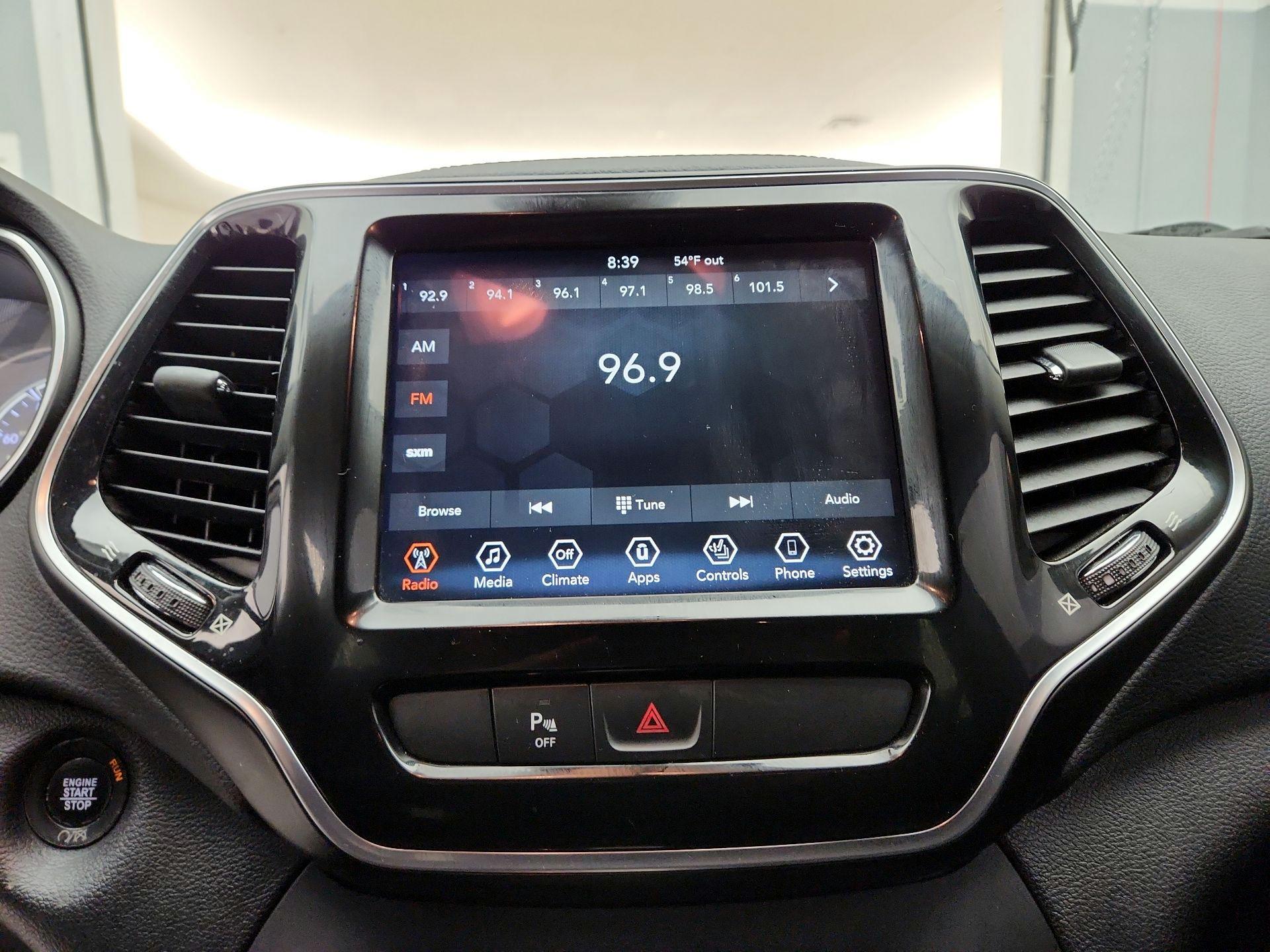 Thumbnail: 2019 Jeep Cherokee - 15