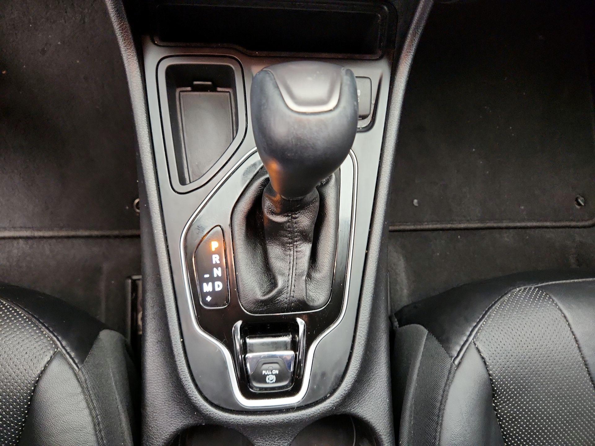 Thumbnail: 2019 Jeep Cherokee - 17