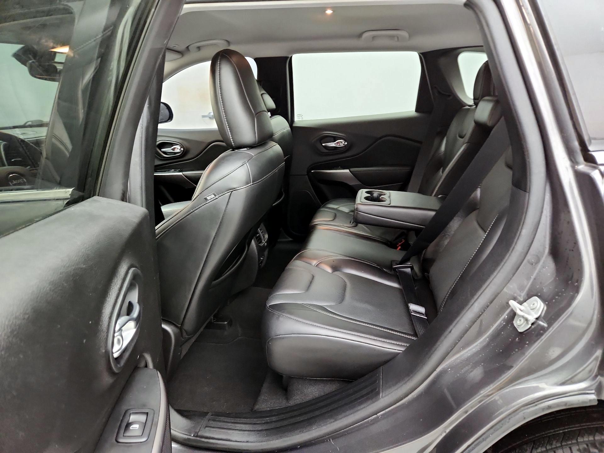 Thumbnail: 2019 Jeep Cherokee - 19