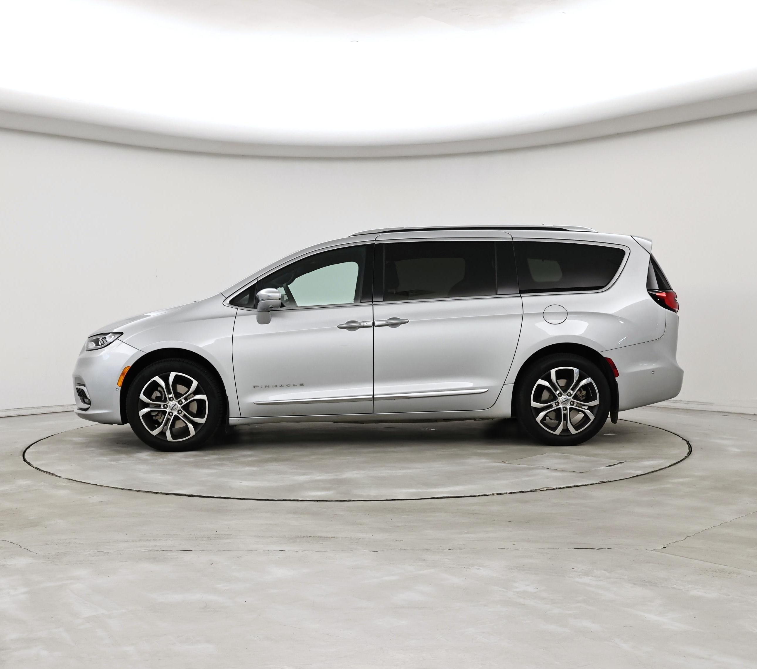 Thumbnail: 2024 Chrysler Pacifica - 3