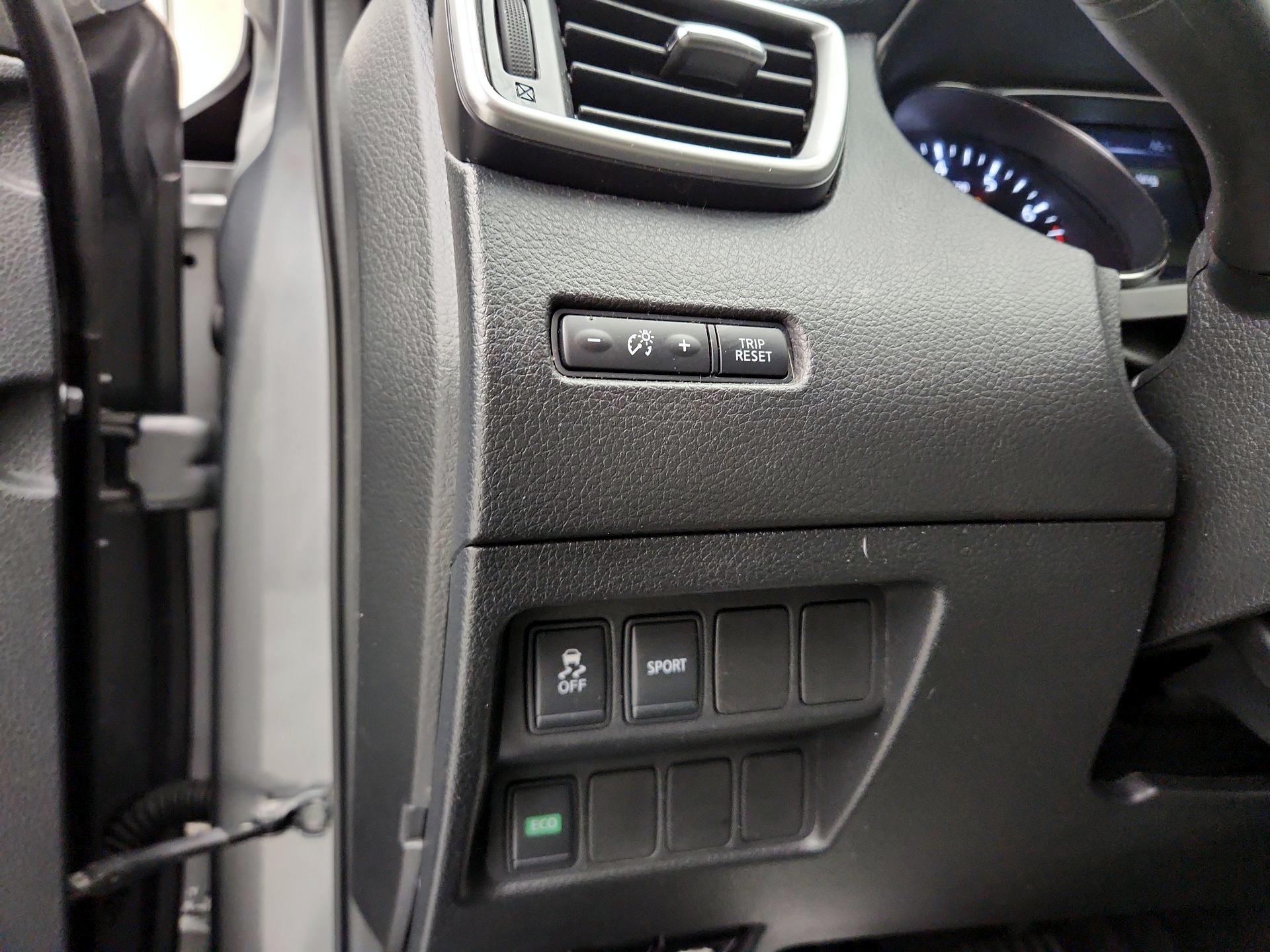 Thumbnail: 2015 Nissan Rogue - 13