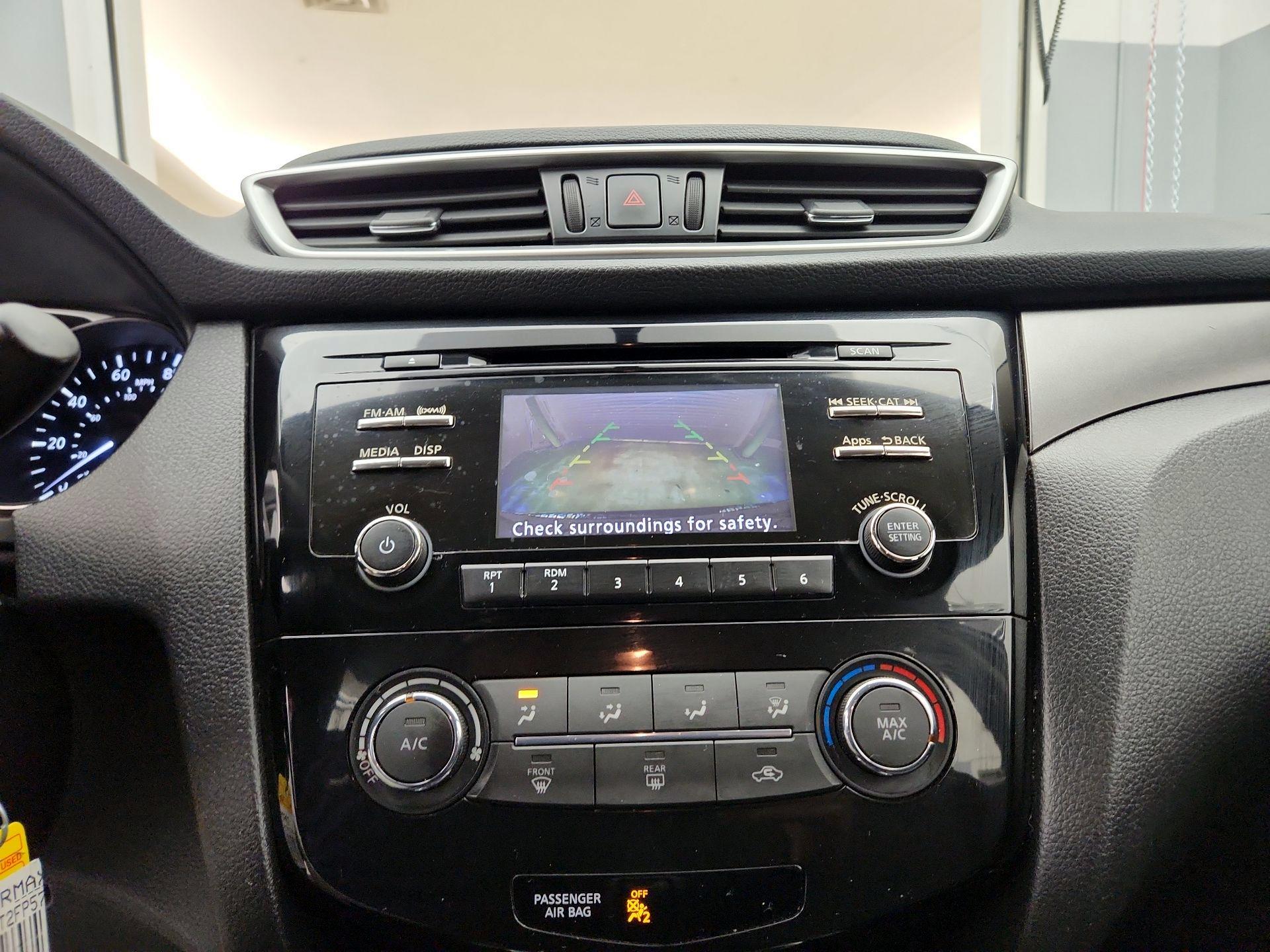 Thumbnail: 2015 Nissan Rogue - 14