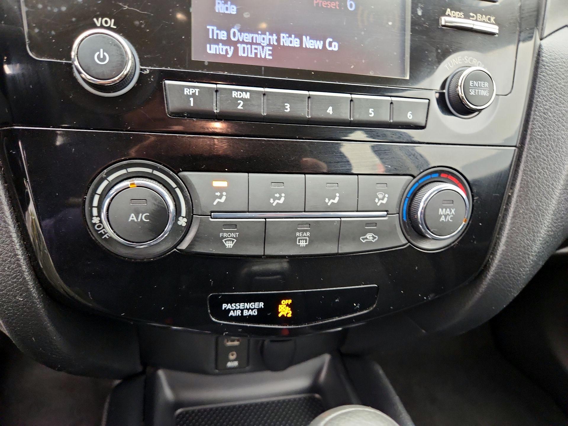 Thumbnail: 2015 Nissan Rogue - 16