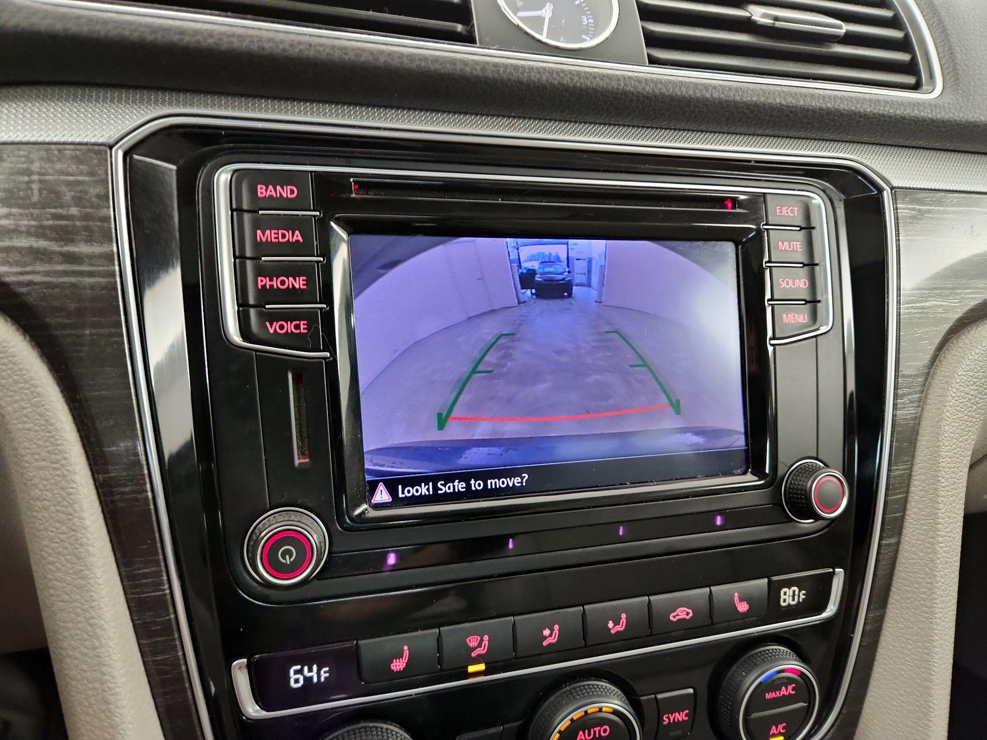 Thumbnail: 2016 Volkswagen Passat - 14