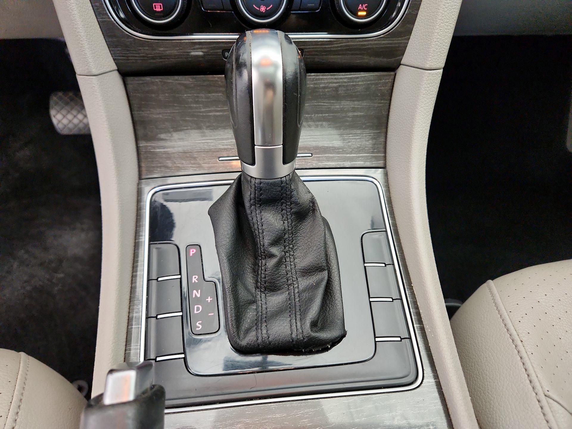 Thumbnail: 2016 Volkswagen Passat - 17