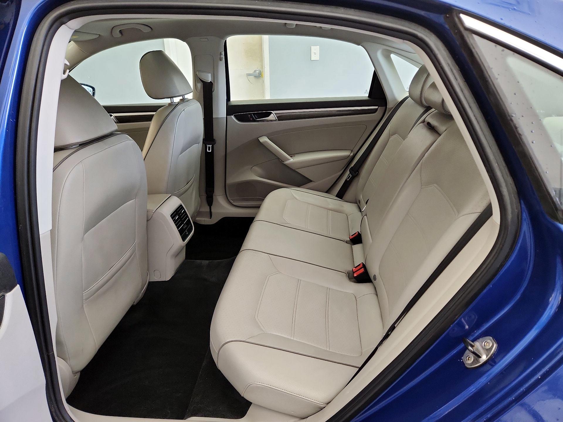 Thumbnail: 2016 Volkswagen Passat - 19