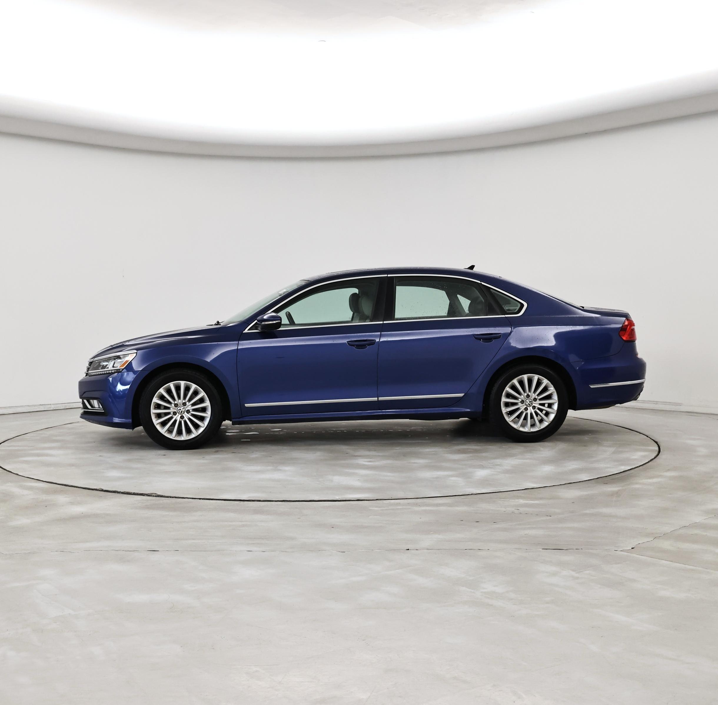 Thumbnail: 2016 Volkswagen Passat - 3