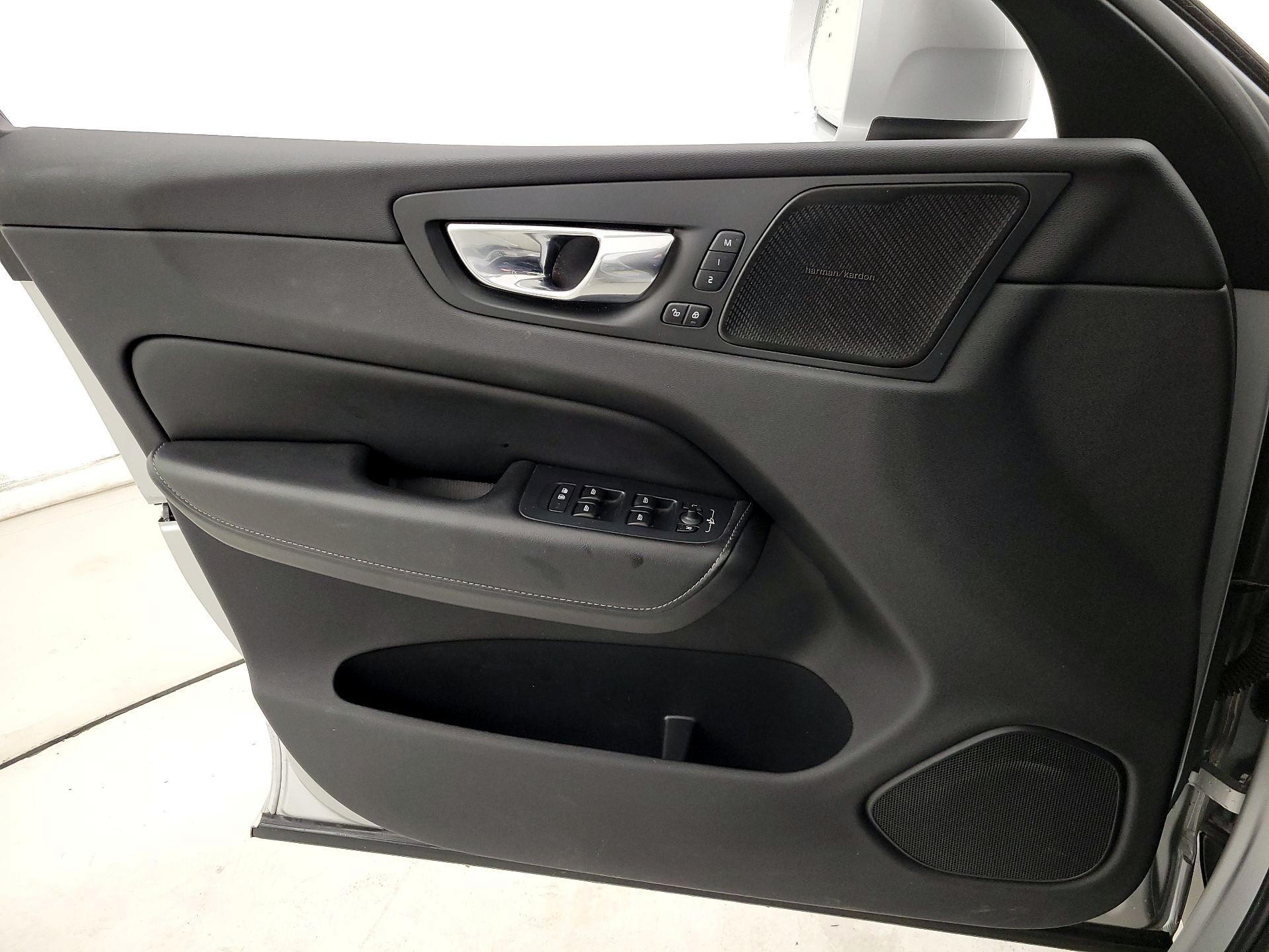 Thumbnail: 2021 Volvo XC60 - 12