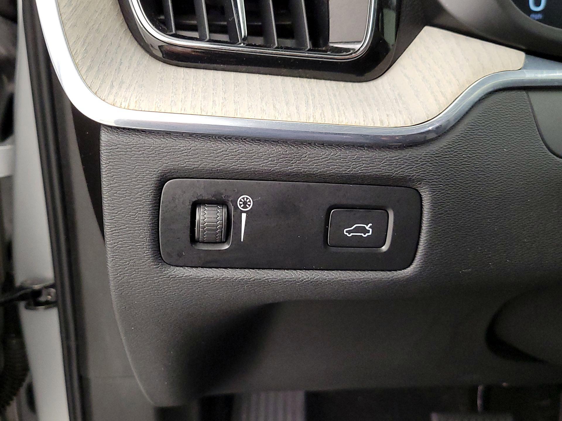 Thumbnail: 2021 Volvo XC60 - 13