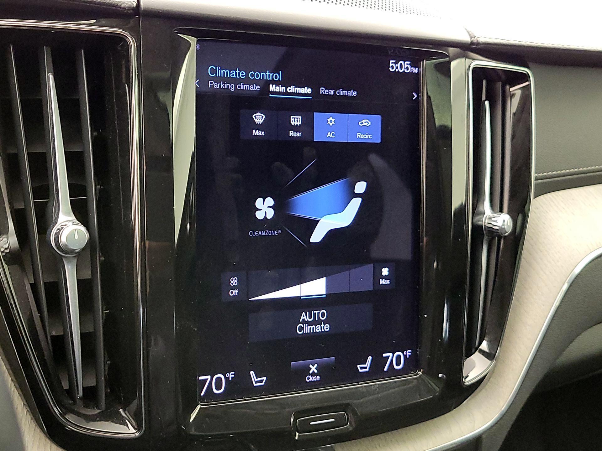 Thumbnail: 2021 Volvo XC60 - 17