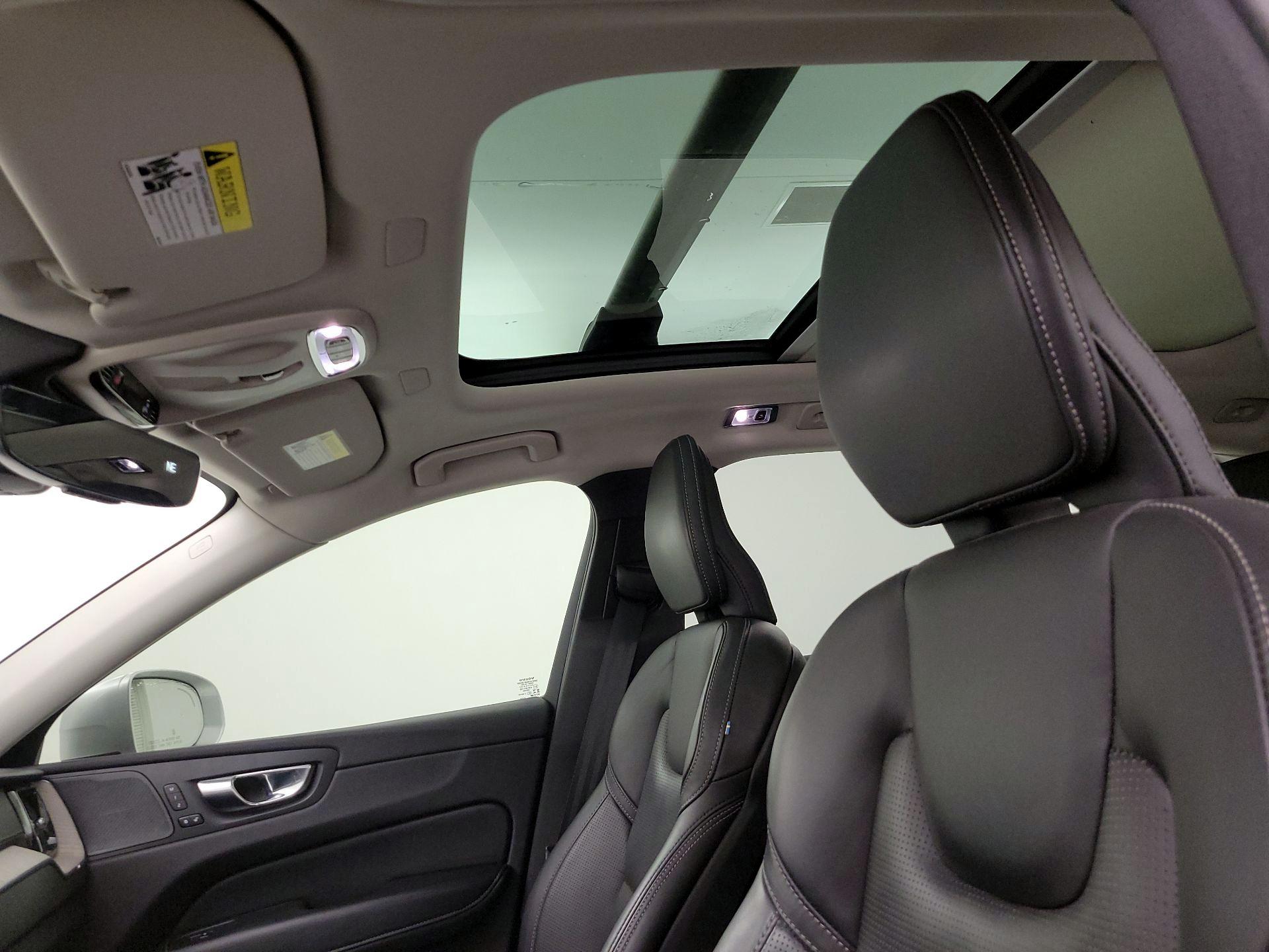 Thumbnail: 2021 Volvo XC60 - 20