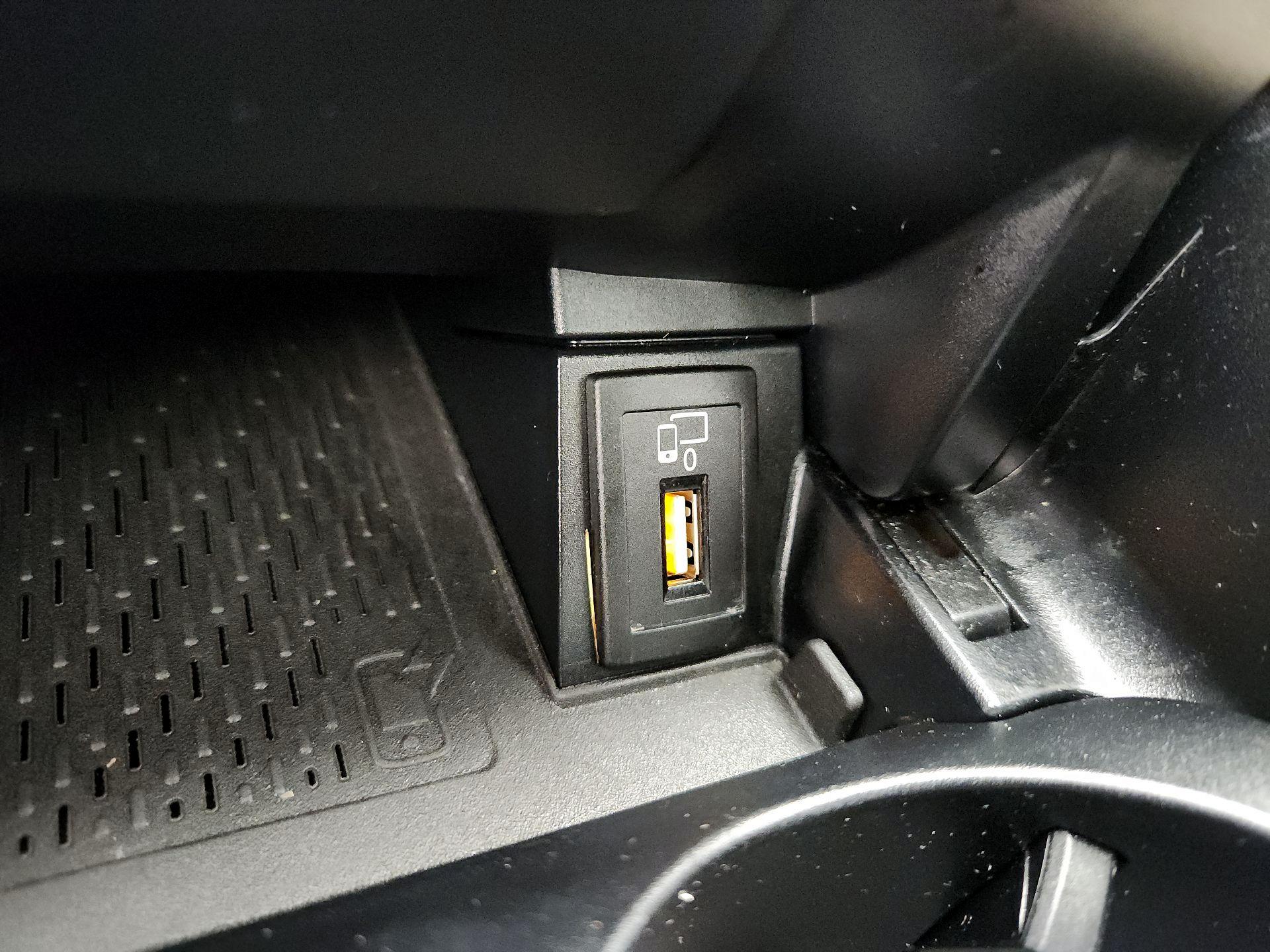 Thumbnail: 2019 Mercedes-Benz C-Class - 18