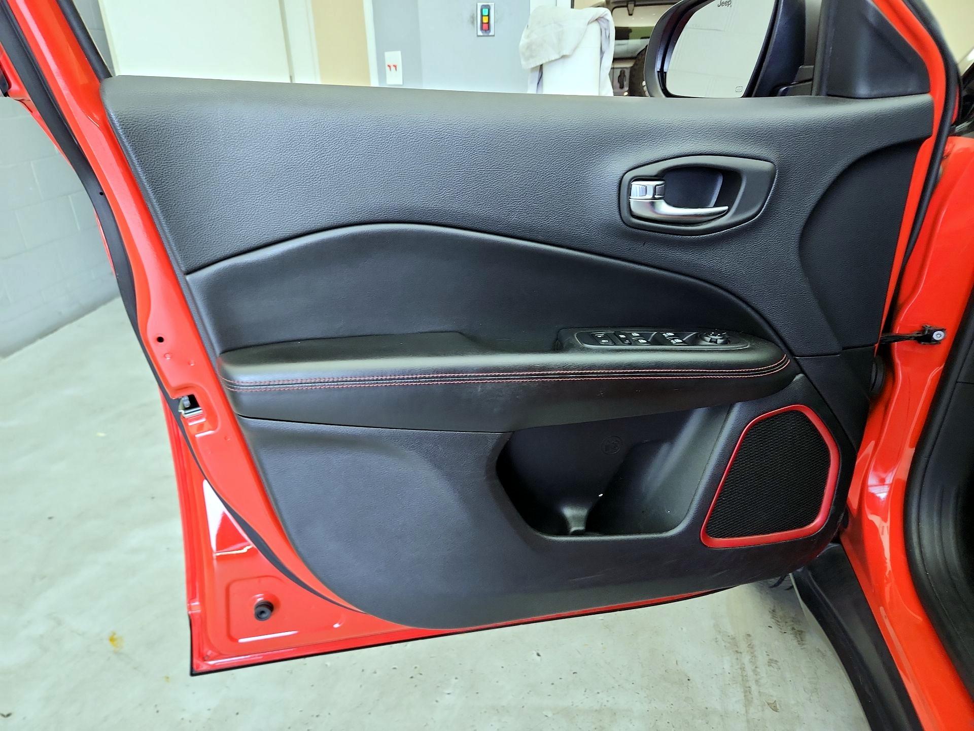 Thumbnail: 2018 Jeep Compass - 12