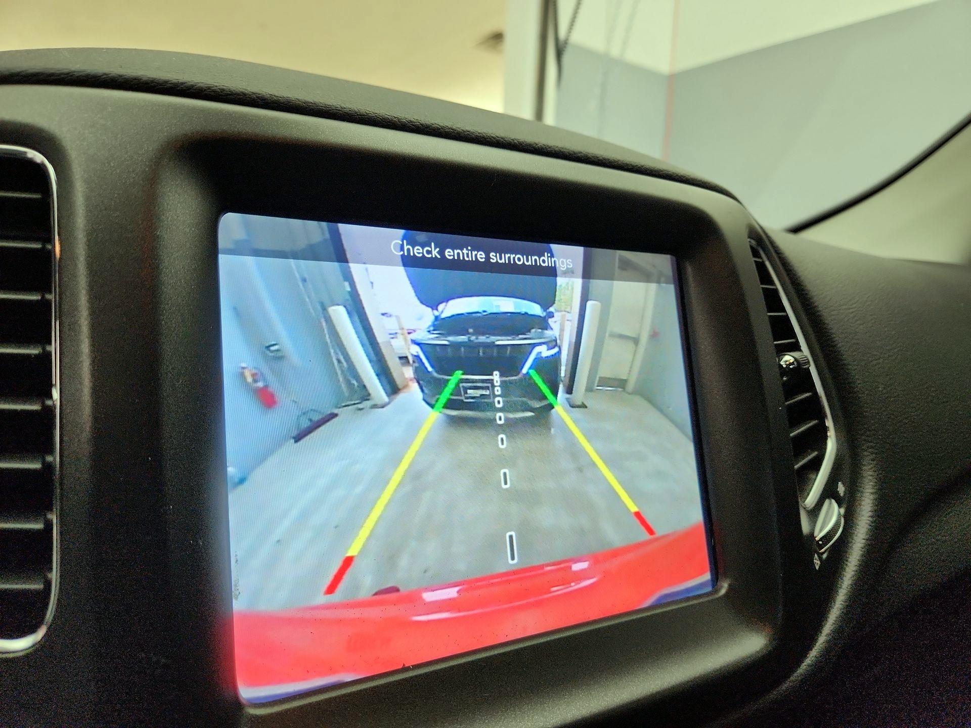 Thumbnail: 2018 Jeep Compass - 14