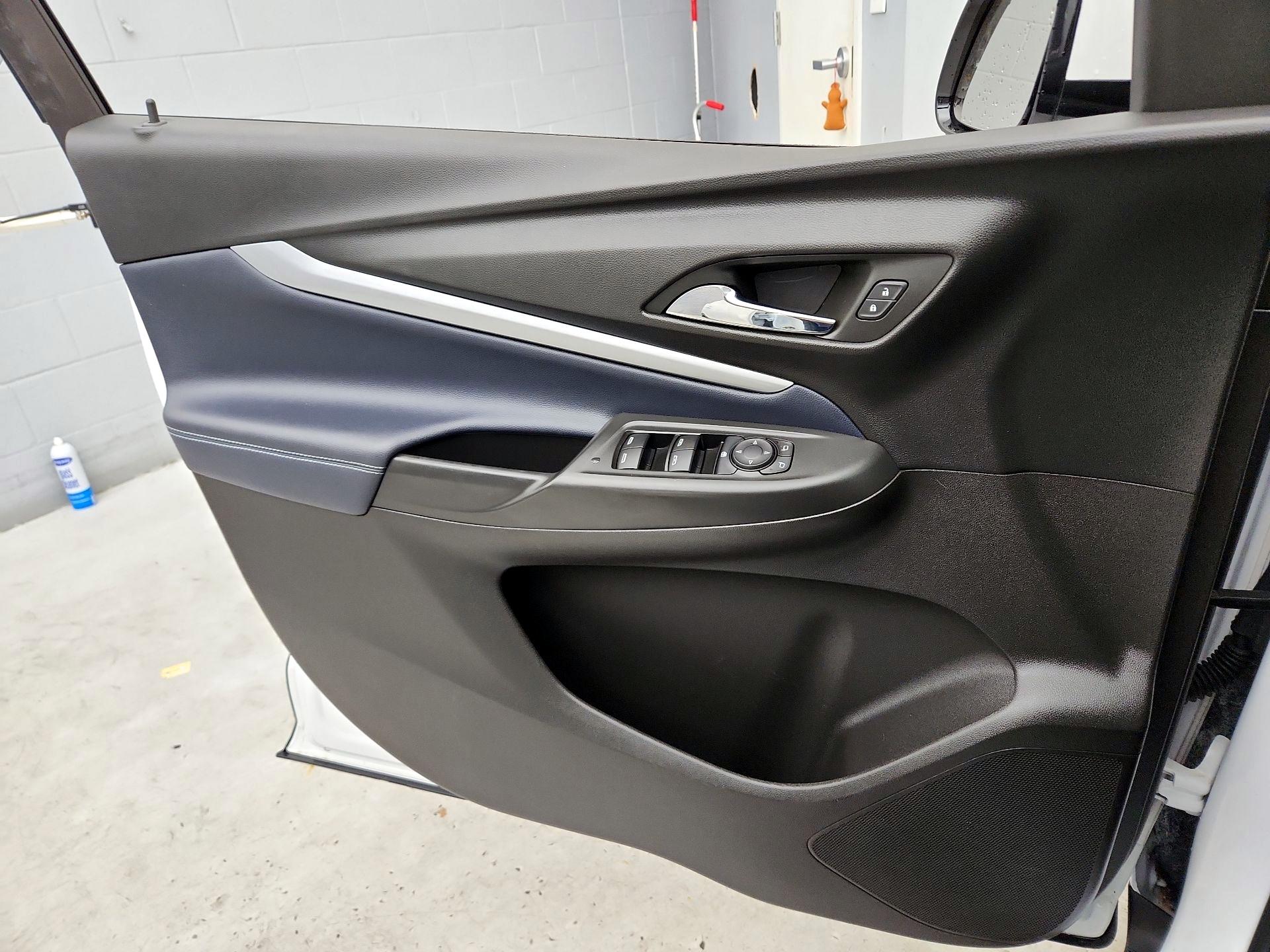 Thumbnail: 2023 Chevrolet Bolt EUV - 12