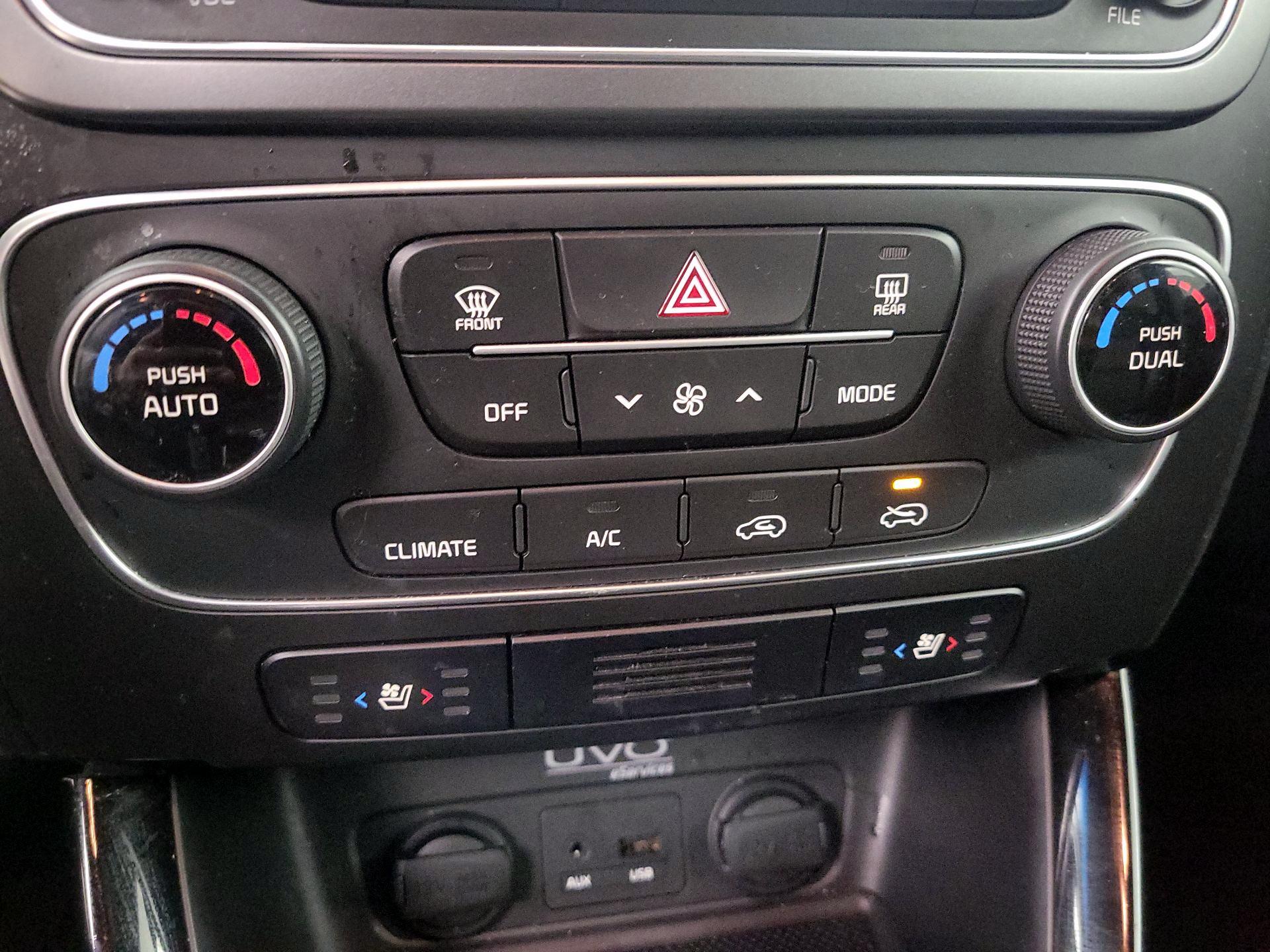 Thumbnail: 2014 Kia Sorento - 17