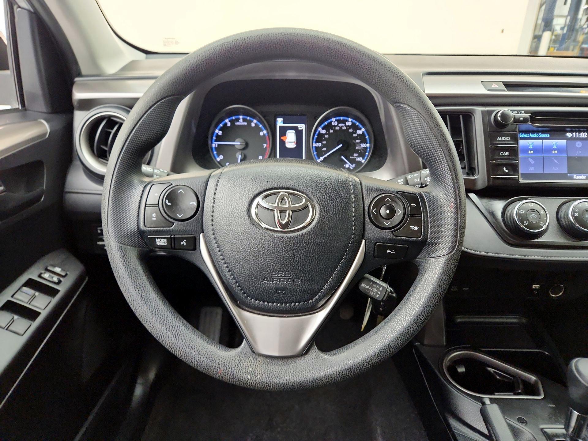 Thumbnail: 2018 Toyota RAV4 - 10