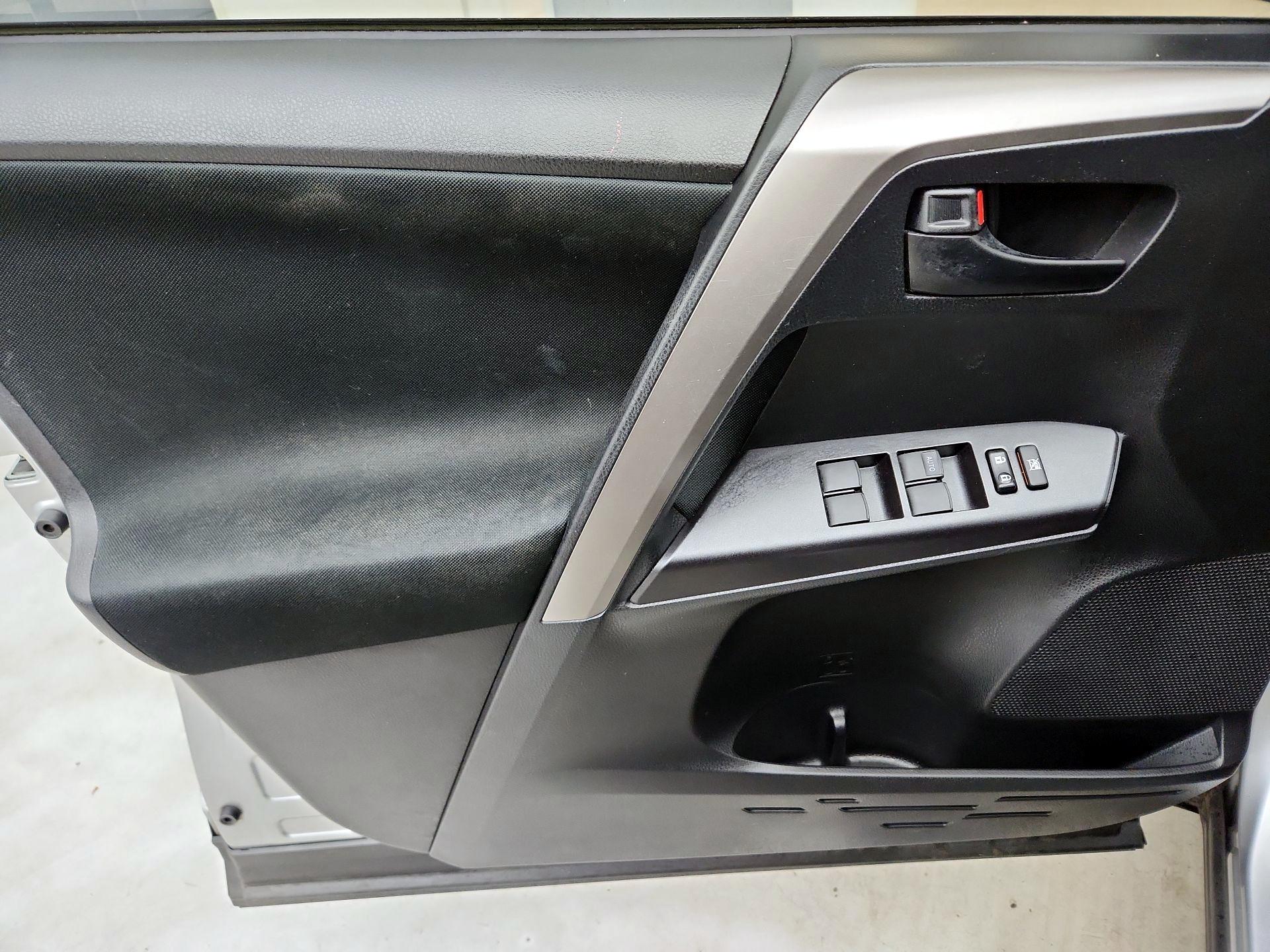 Thumbnail: 2018 Toyota RAV4 - 12