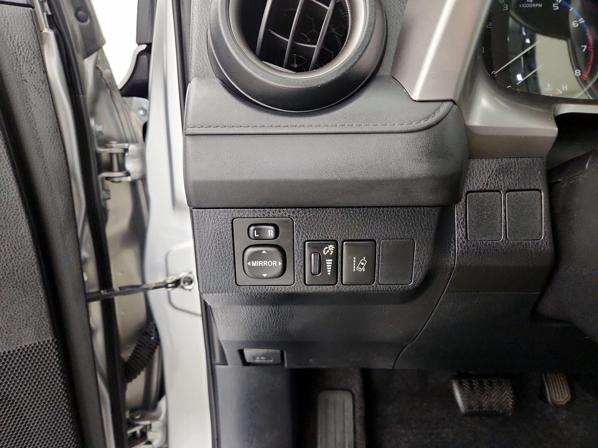 Thumbnail: 2018 Toyota RAV4 - 13