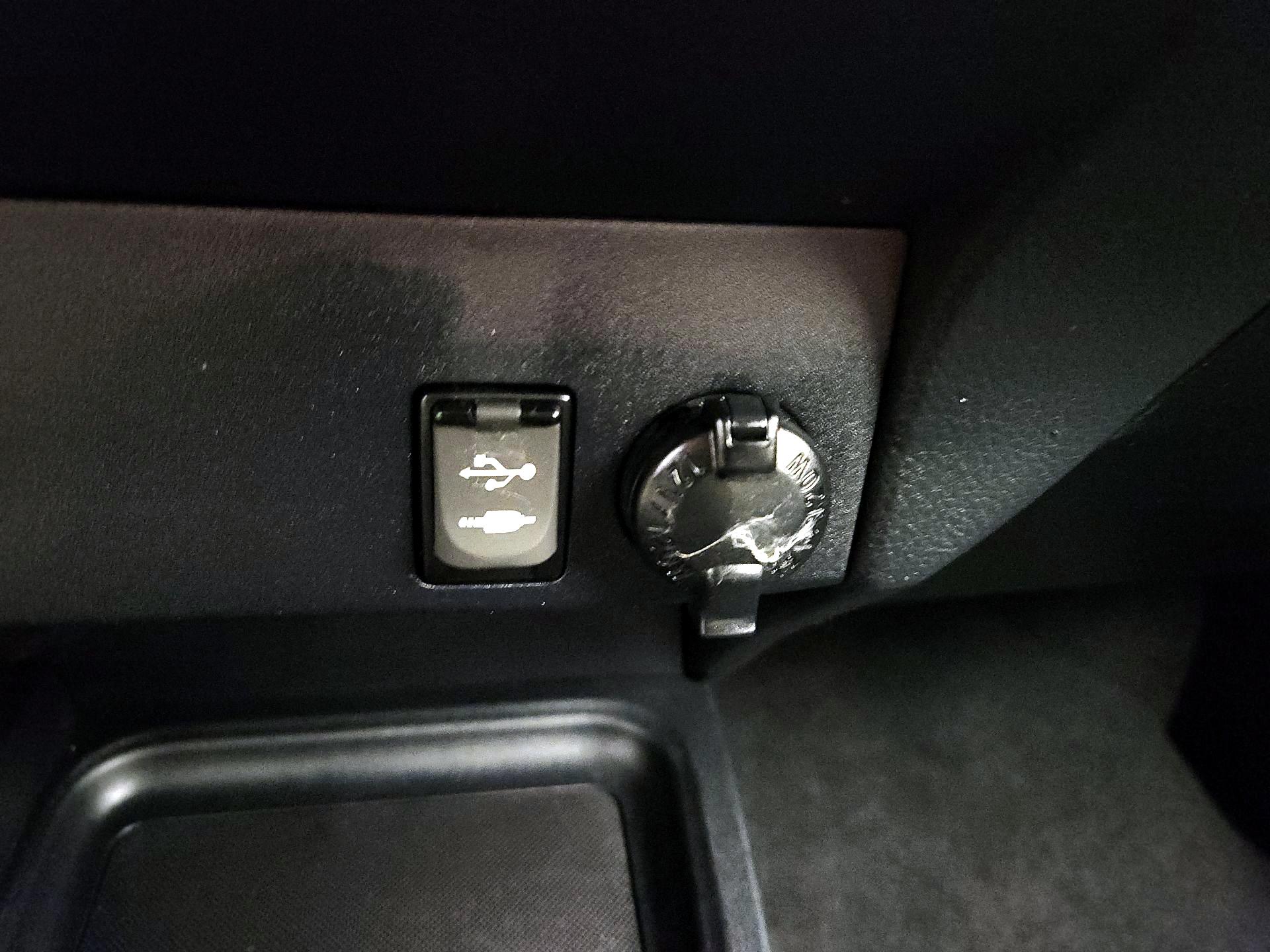 Thumbnail: 2018 Toyota RAV4 - 18