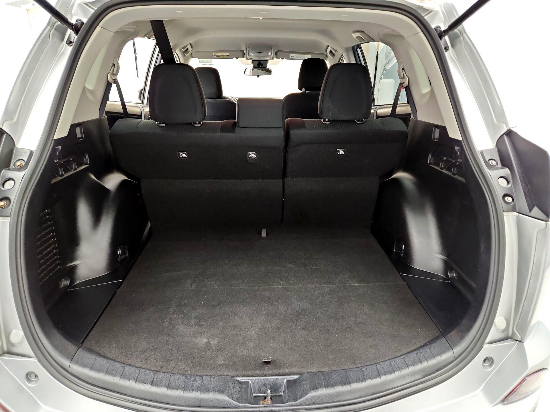 Thumbnail: 2018 Toyota RAV4 - 20