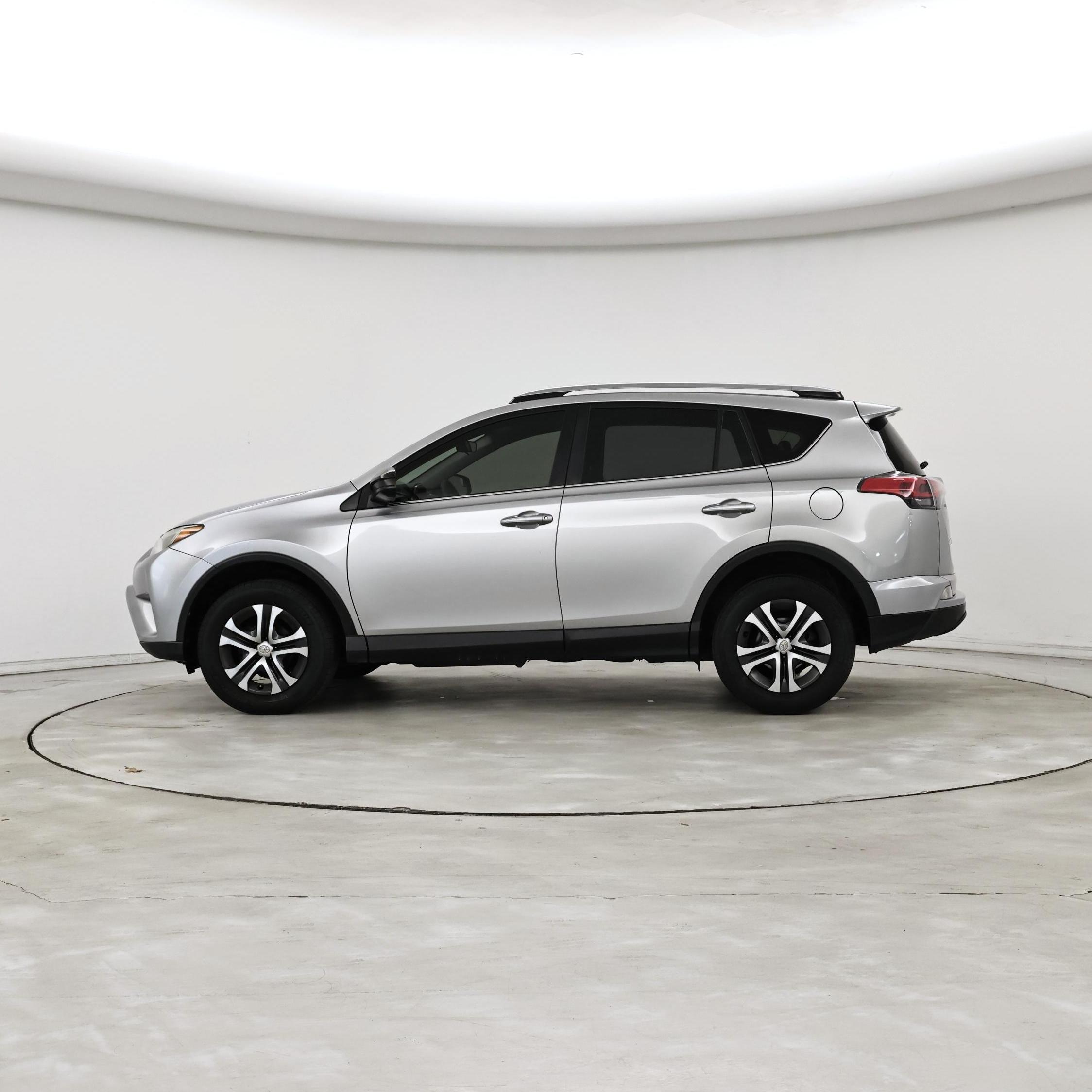 Thumbnail: 2018 Toyota RAV4 - 3