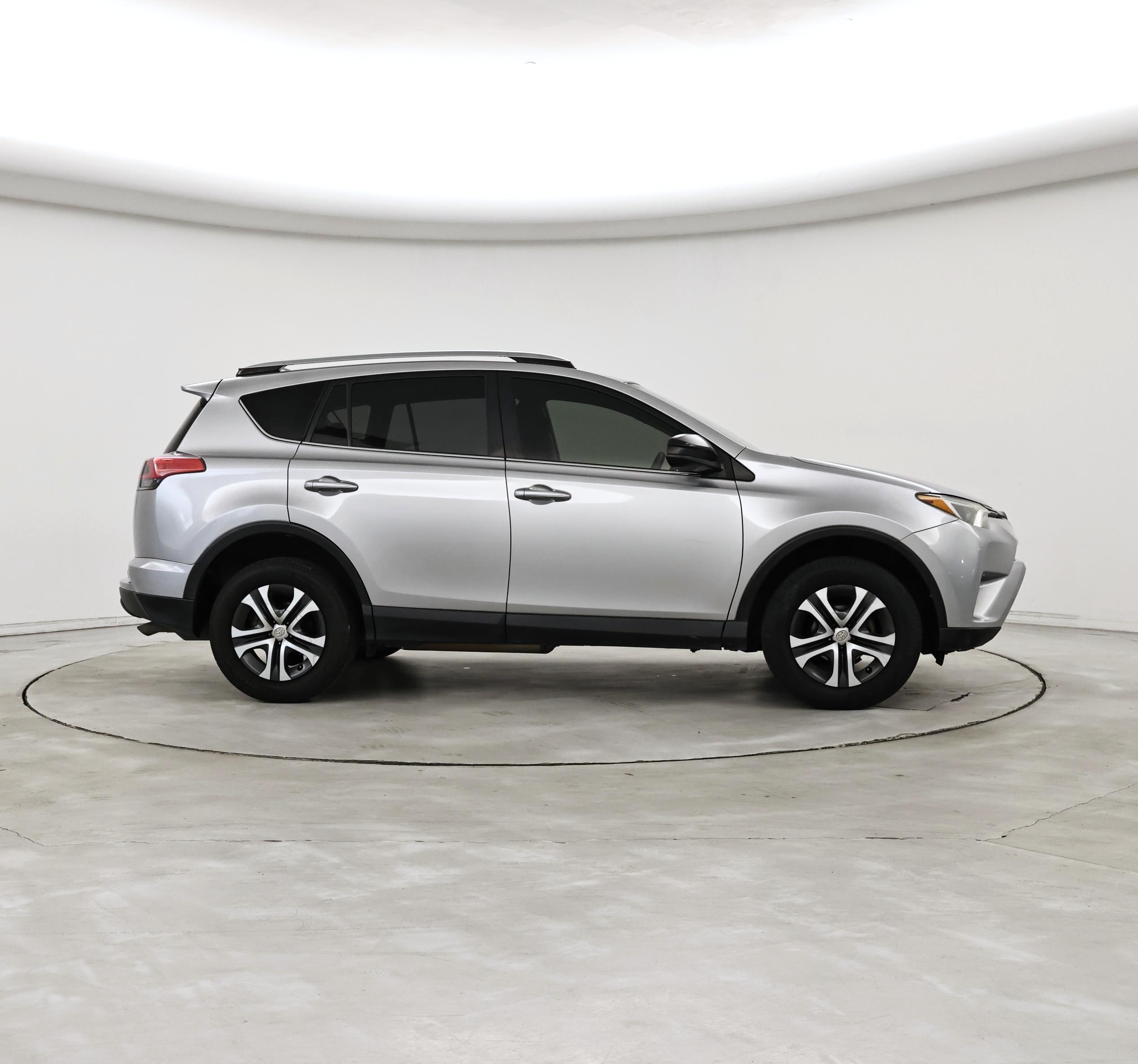 Thumbnail: 2018 Toyota RAV4 - 7