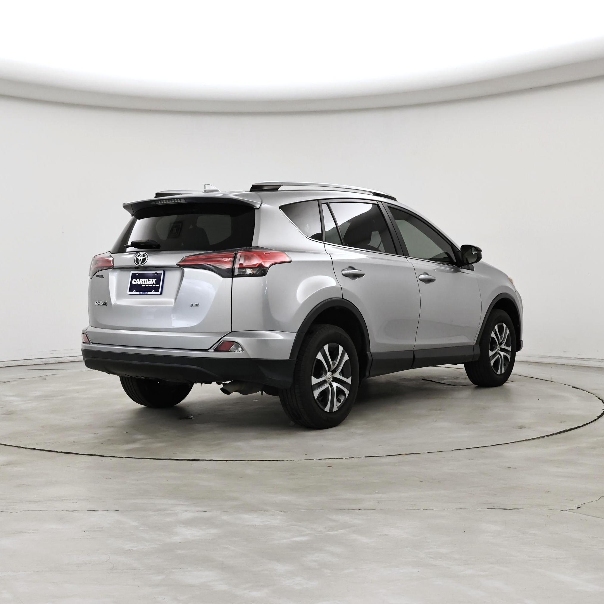 Thumbnail: 2018 Toyota RAV4 - 8