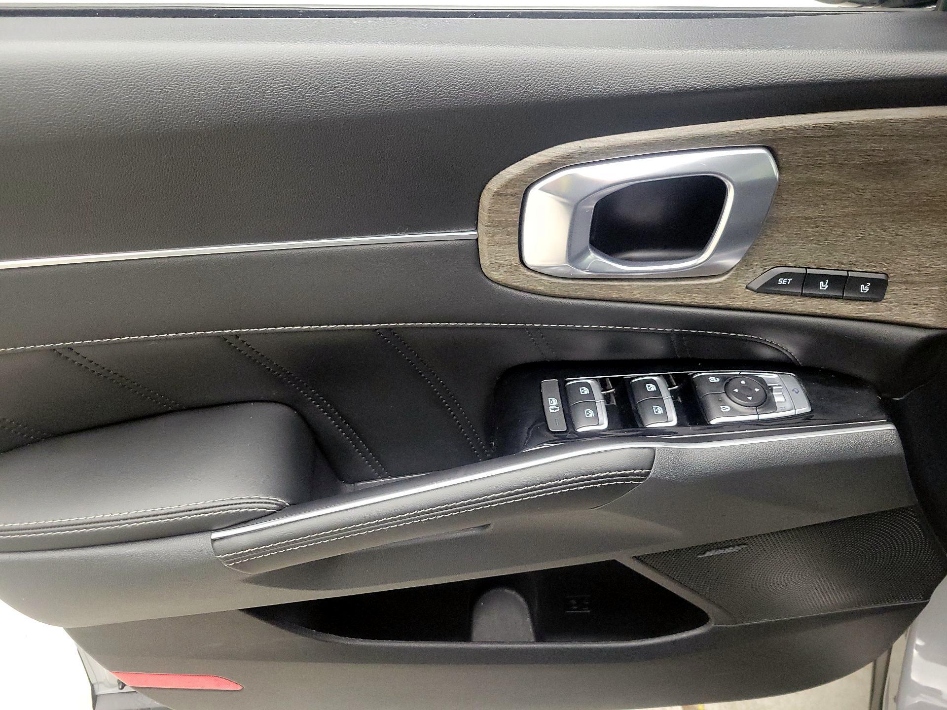 Thumbnail: 2023 Kia Sorento - 12