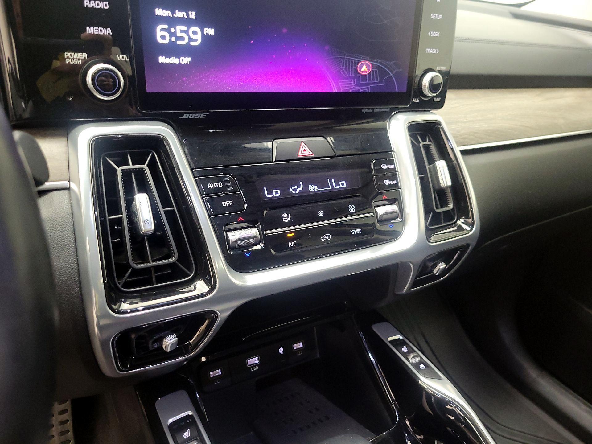 Thumbnail: 2023 Kia Sorento - 17