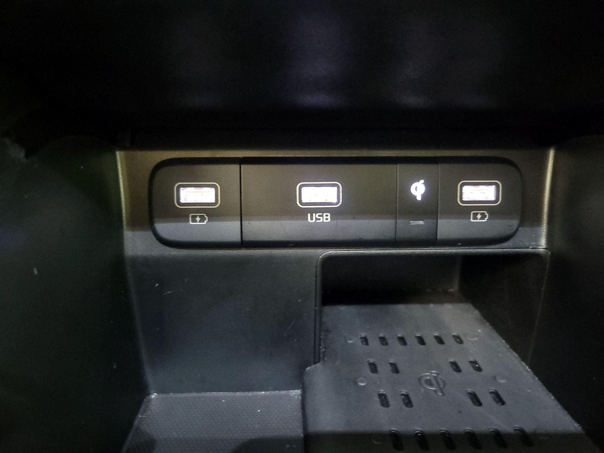 Thumbnail: 2023 Kia Sorento - 19