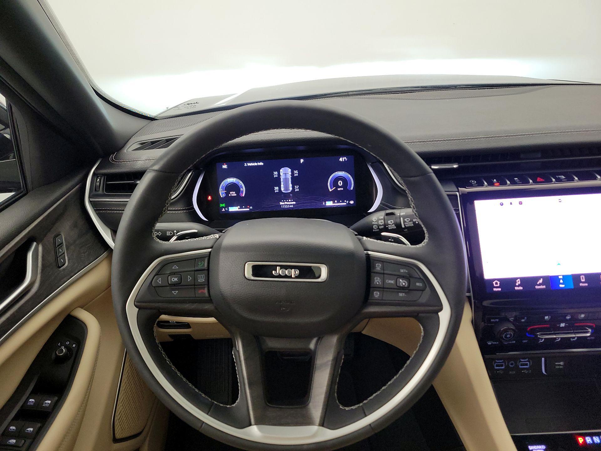 Thumbnail: 2023 Jeep Grand Cherokee - 10