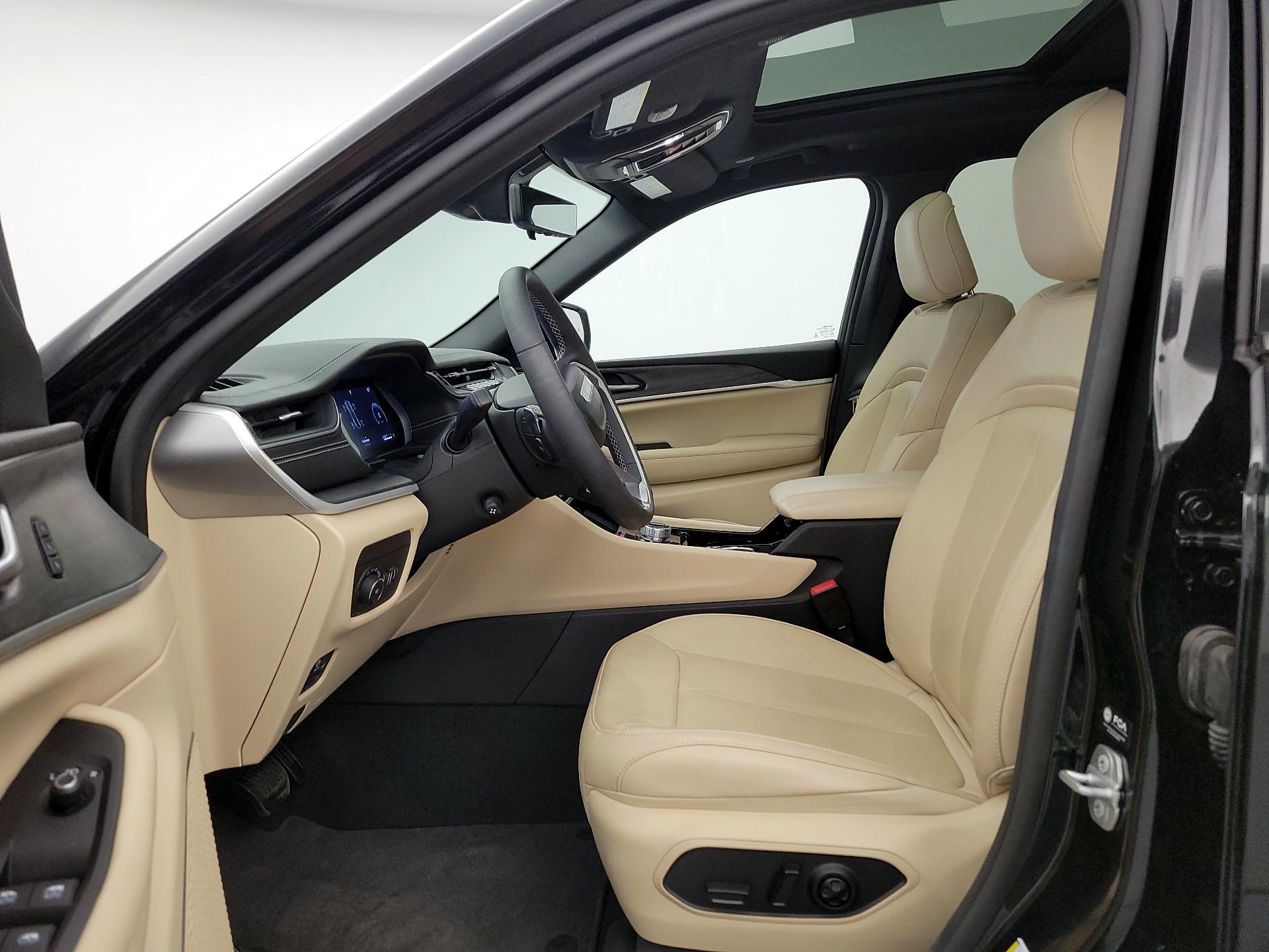 Thumbnail: 2023 Jeep Grand Cherokee - 11