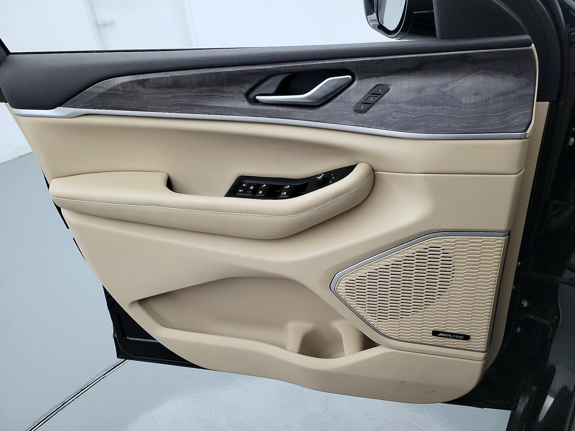 Thumbnail: 2023 Jeep Grand Cherokee - 12